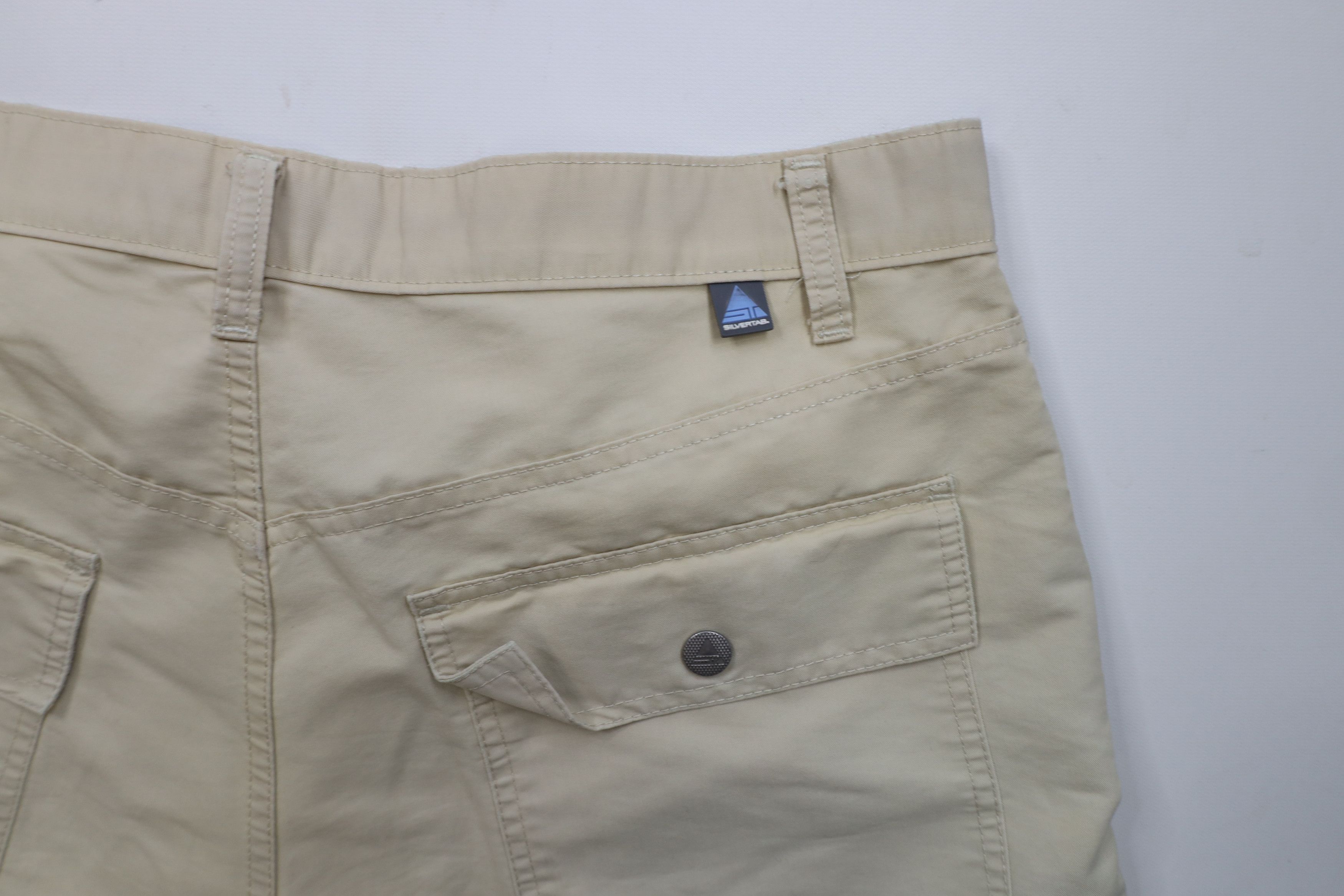 Levi's × Vintage Vintage 90s Levis SilverTab Loose Fit Cargo Shorts Beige Size US 36 / EU 52 - 13 Thumbnail