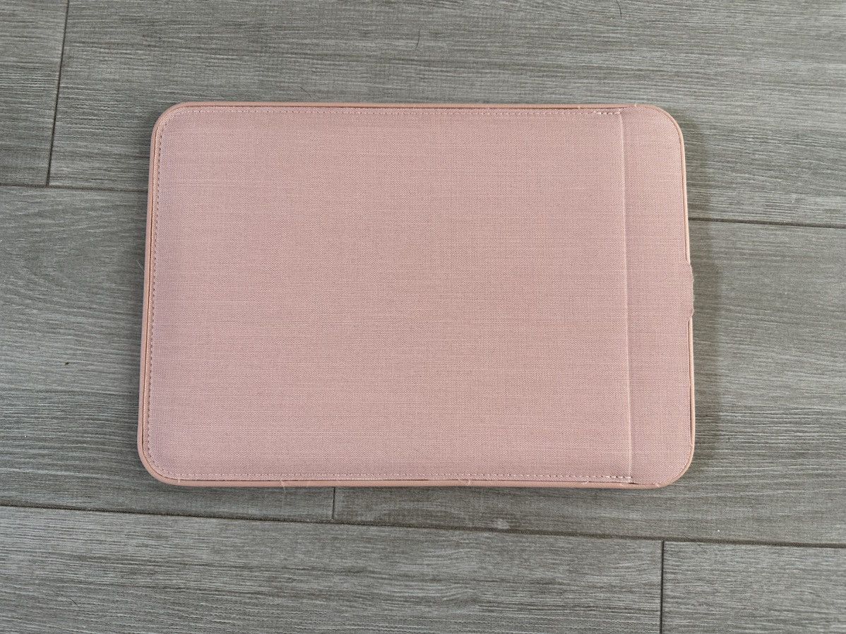 Incase Incase ICON Sleeve Woolenex 13" MacBook Air & Pro Case Pink Size ONE SIZE - 2 Thumbnail