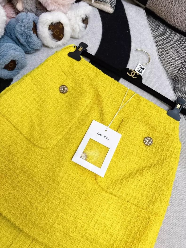 Chanel Chanel 22s bright yellow two-pocket skirt short skirt Size 24" / US 00 / IT 34 - 2 Thumbnail