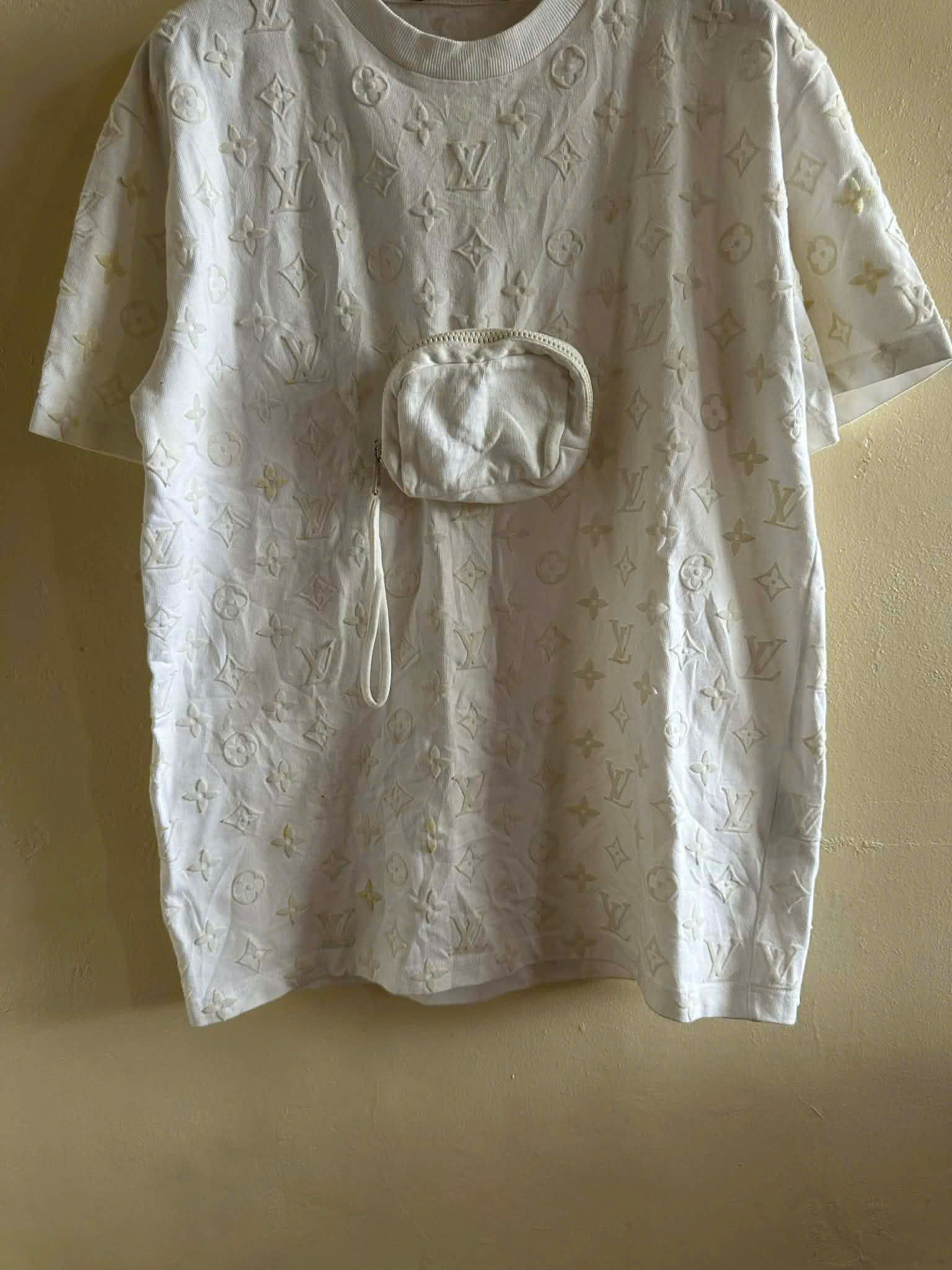 Louis Vuitton LOUIS VUITTON T SHIRT Size US M / EU 48-50 / 2 - 9 Thumbnail