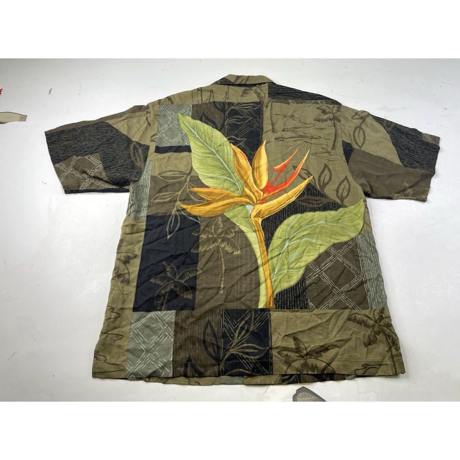 Tommy Bahama VINTAGE Tommy Bahama Silk Patchwork Birds Of Paradise Camp Shirt Mens Medium Size US M / EU 48-50 / 2 - 2 Thumbnail