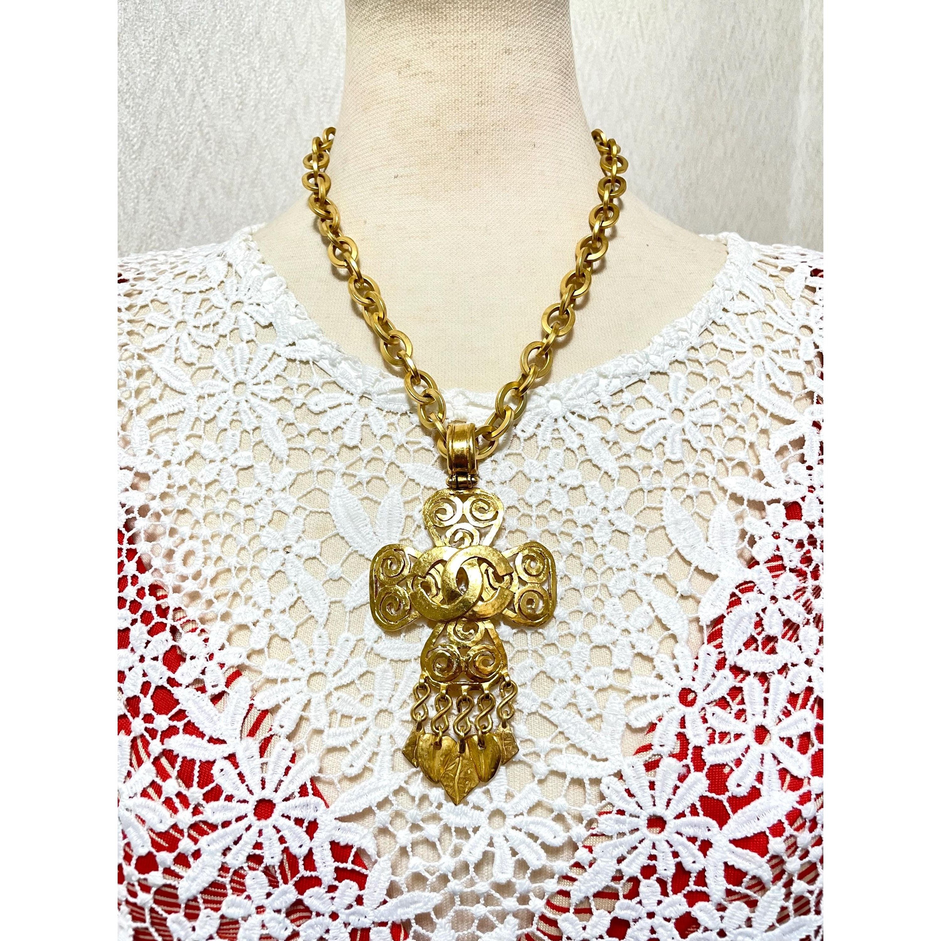 Chanel Vintage Chanel statement necklace with flower,clover top Size ONE SIZE - 1 Thumbnail