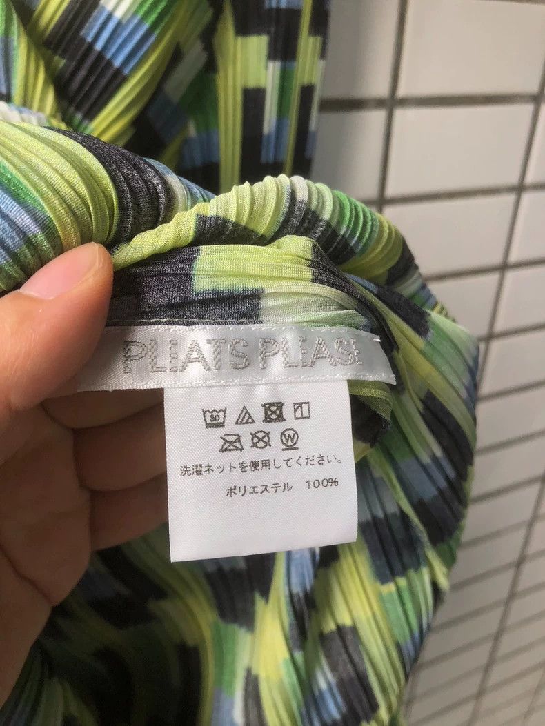 Issey Miyake size:3 Black and green checkered pleated dres