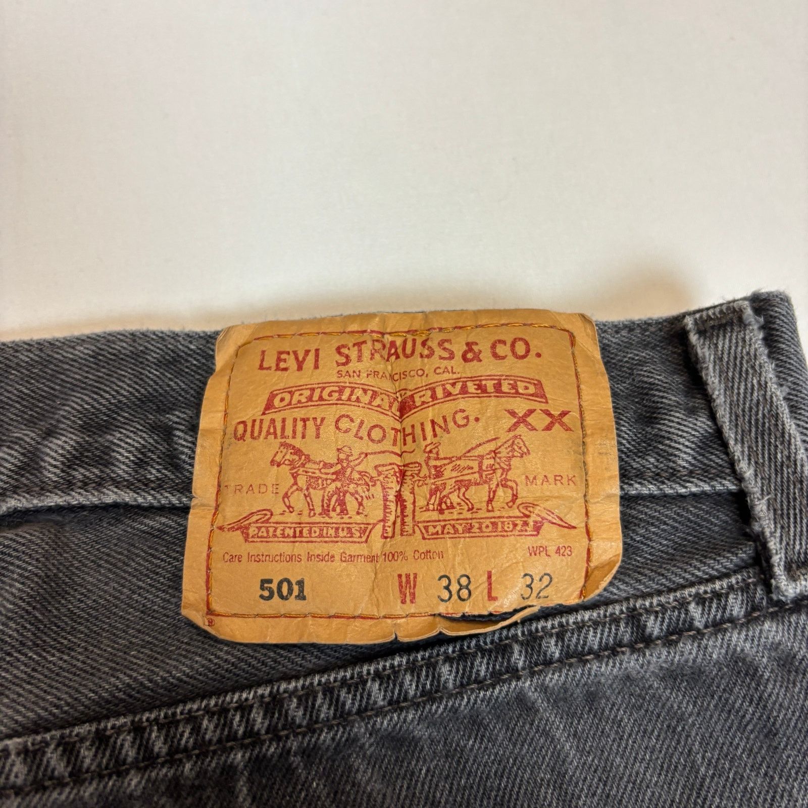 Levi's Vintage Levi's 501 Straight Leg Black Denim Jeans 35x31 Size US 35 - 3 Thumbnail