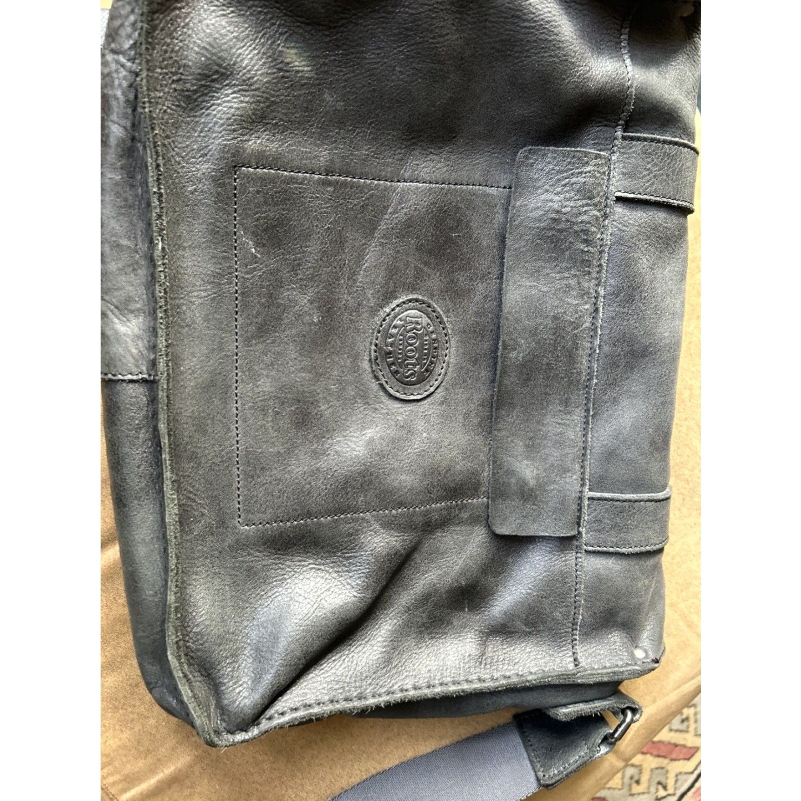 Roots ROOTS The Bourne Legacy Canada Leather Crossbody Messenger Bag 13" Men Black Leather Messenger Bag 13" Canada Roots Mens Mens Leather Crossbody Bag Size ONE SIZE - 6 Thumbnail