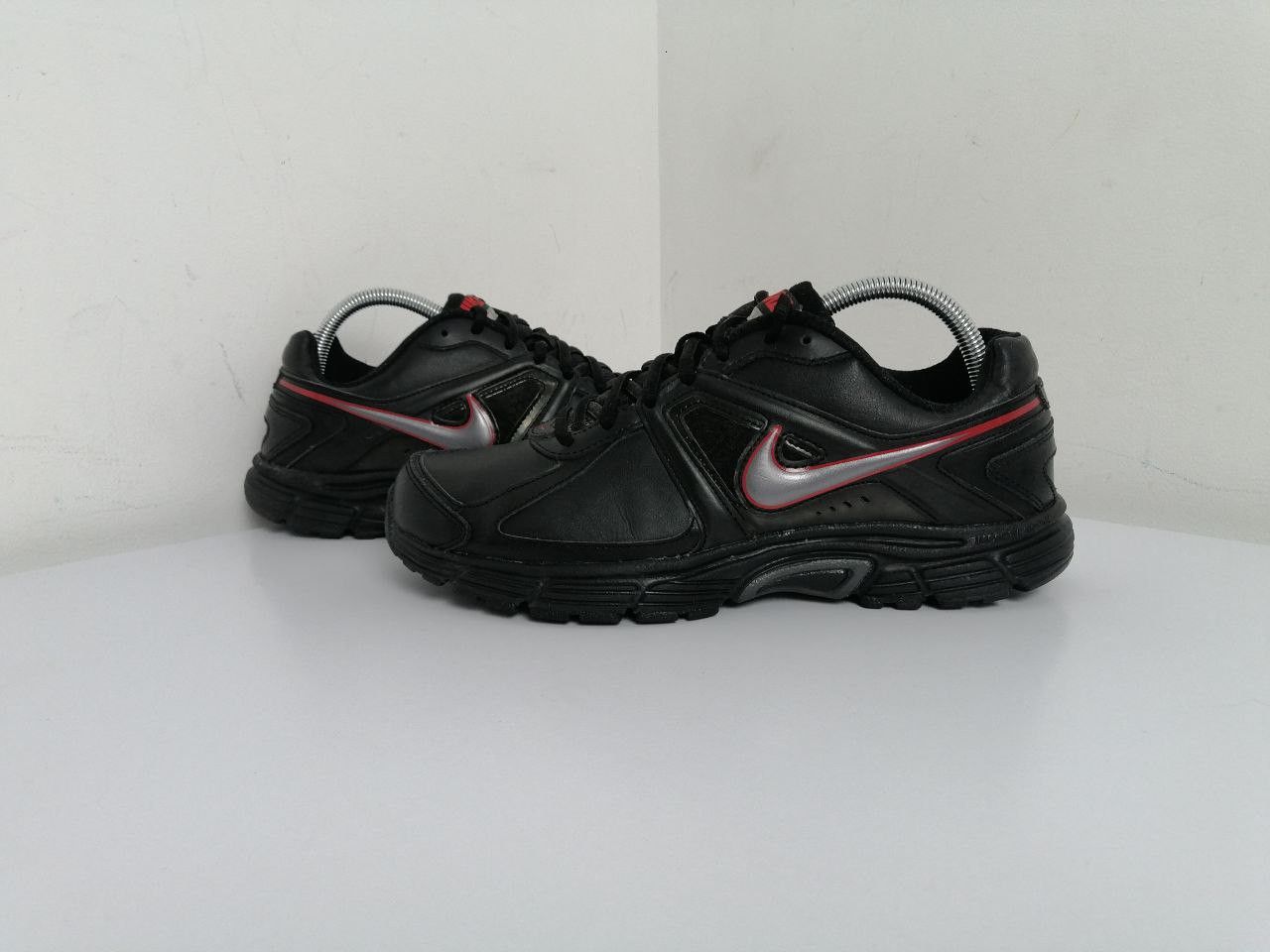 Nike Nike Dart 9 Leather Size US 9 / EU 42 - 1 Thumbnail