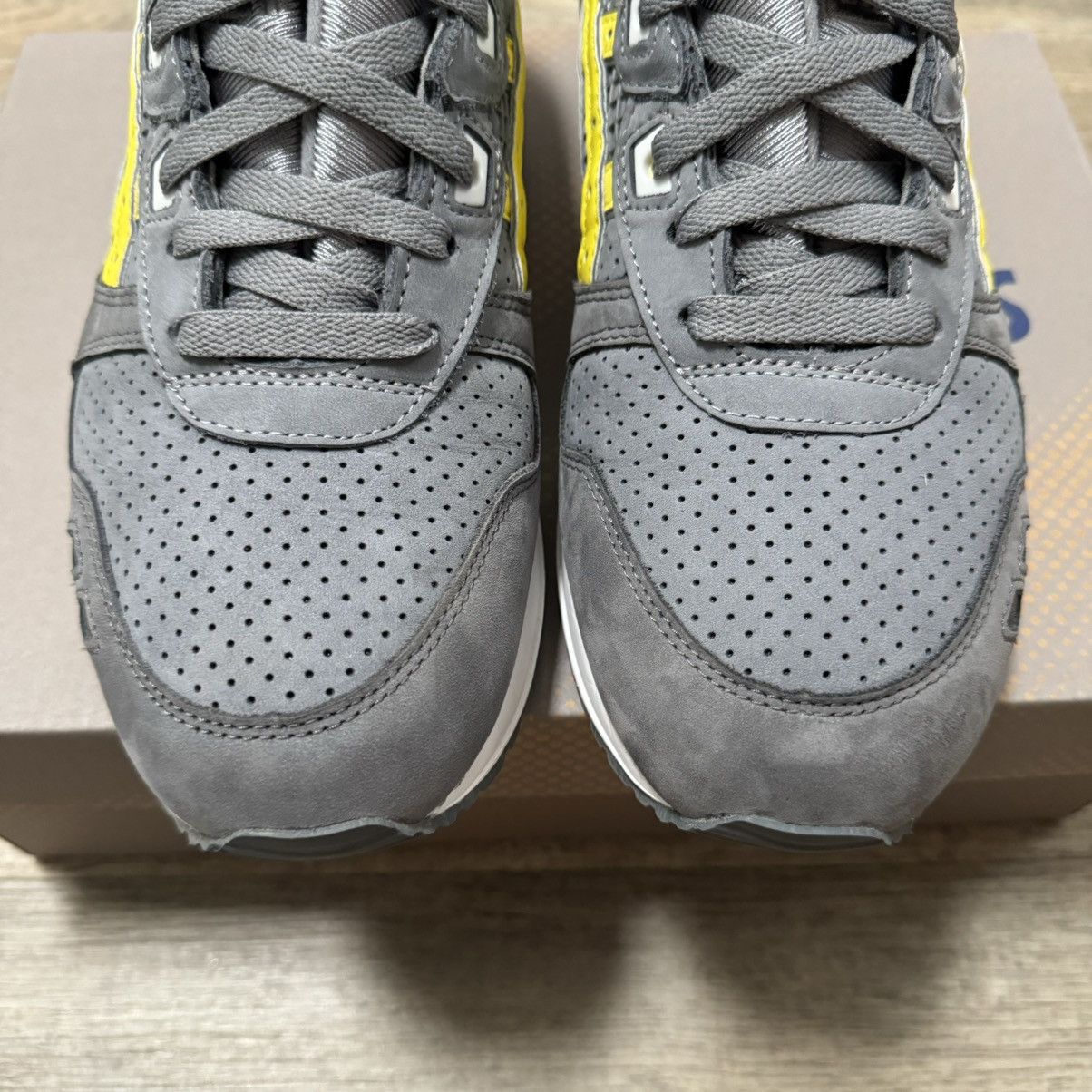 Asics × Ronnie Fieg ASICS Ronnie Fieg x Gel Lyte 3 III Super Yellow Kith Size US 9 / EU 42 - 3 Thumbnail