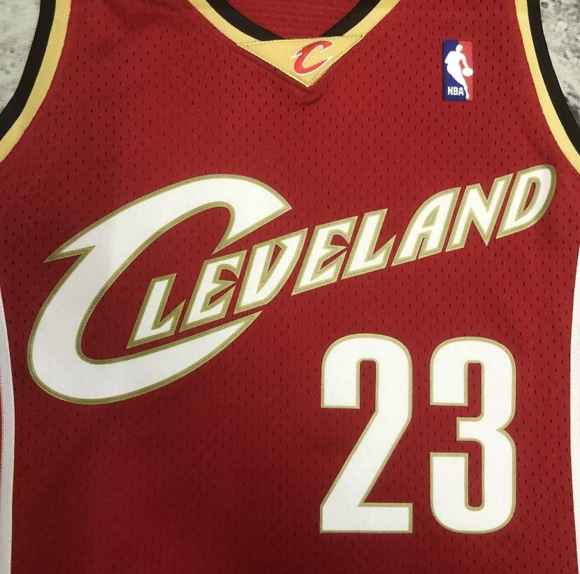 NBA LeBron James Jersey 23 Cleveland Cavaliers Jersey Size US M / EU 48-50 / 2 - 3 Thumbnail