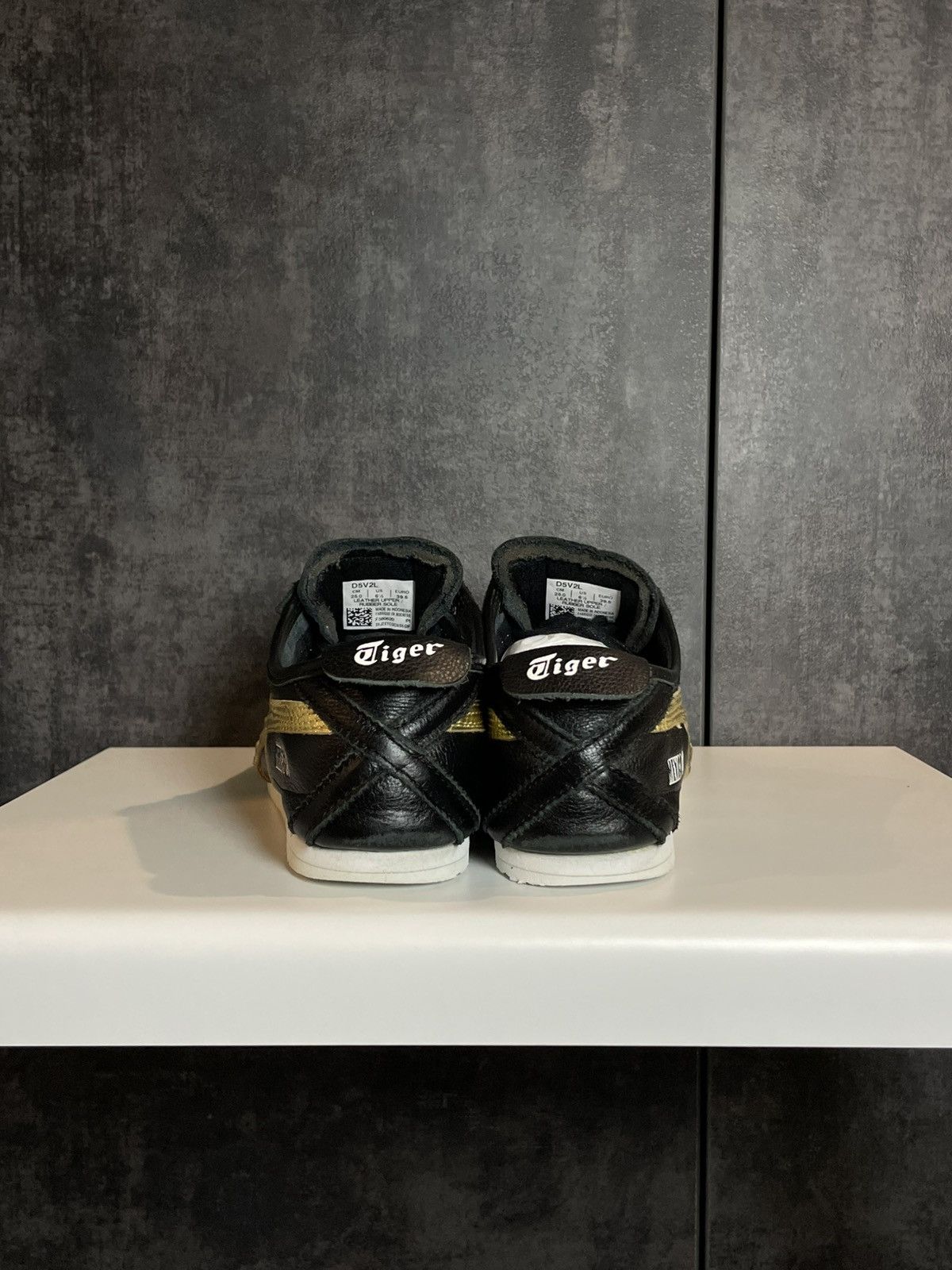 Onitsuka Tiger Onitsuka Tiger Silver Gold Onitsuka Tiger Size US 9.5 / IT 39.5 - 10 Thumbnail