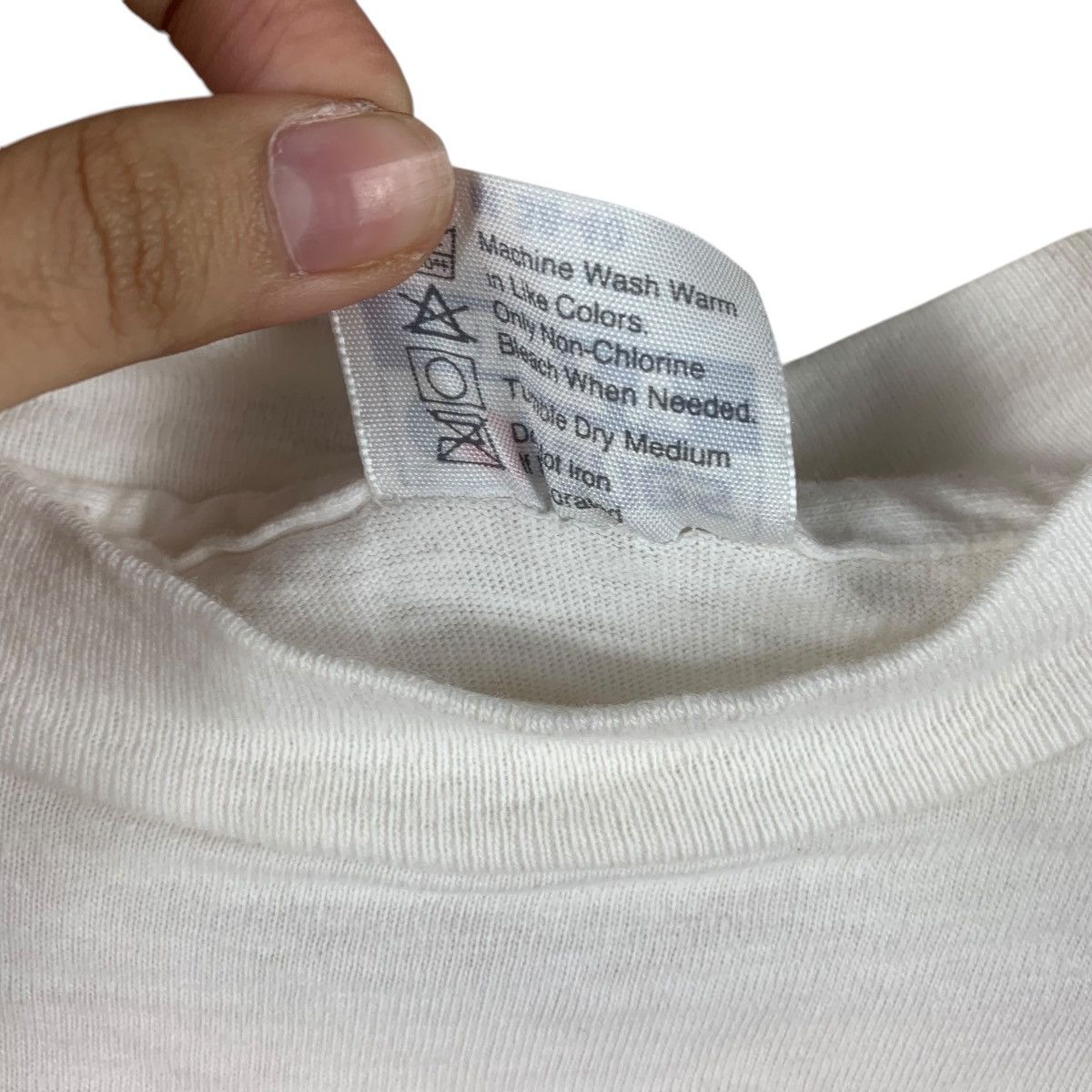 Vintage Vintage 90’ HAWAII HANG LOOSE Hand Gesture Symbol Tee Shirt Size US M / EU 48-50 / 2 - 7 Thumbnail