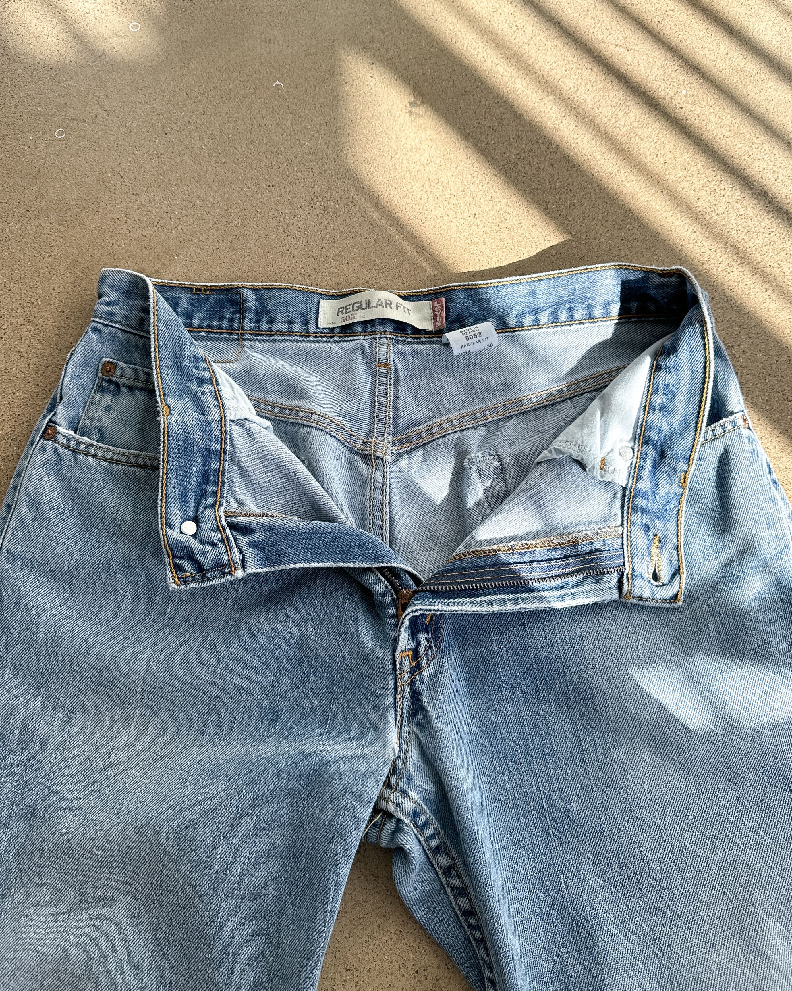 Levi's Vintage 2000s Levi's 505 Jeans Straight Leg 33 Distressed Size US 33 - 2 Thumbnail