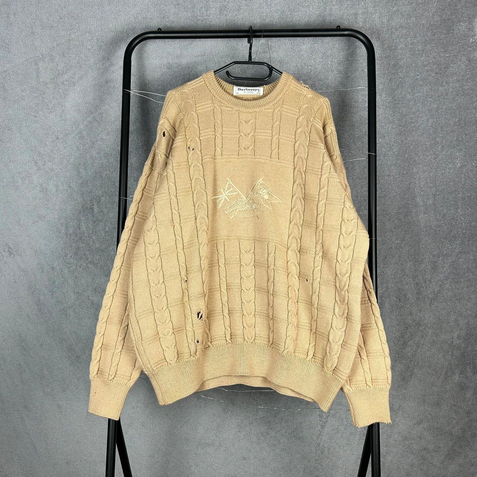 Burberry Burberrys knitwear vintage 90s beige big logo haft spellout Size US L / EU 52-54 / 3 - 1 Thumbnail