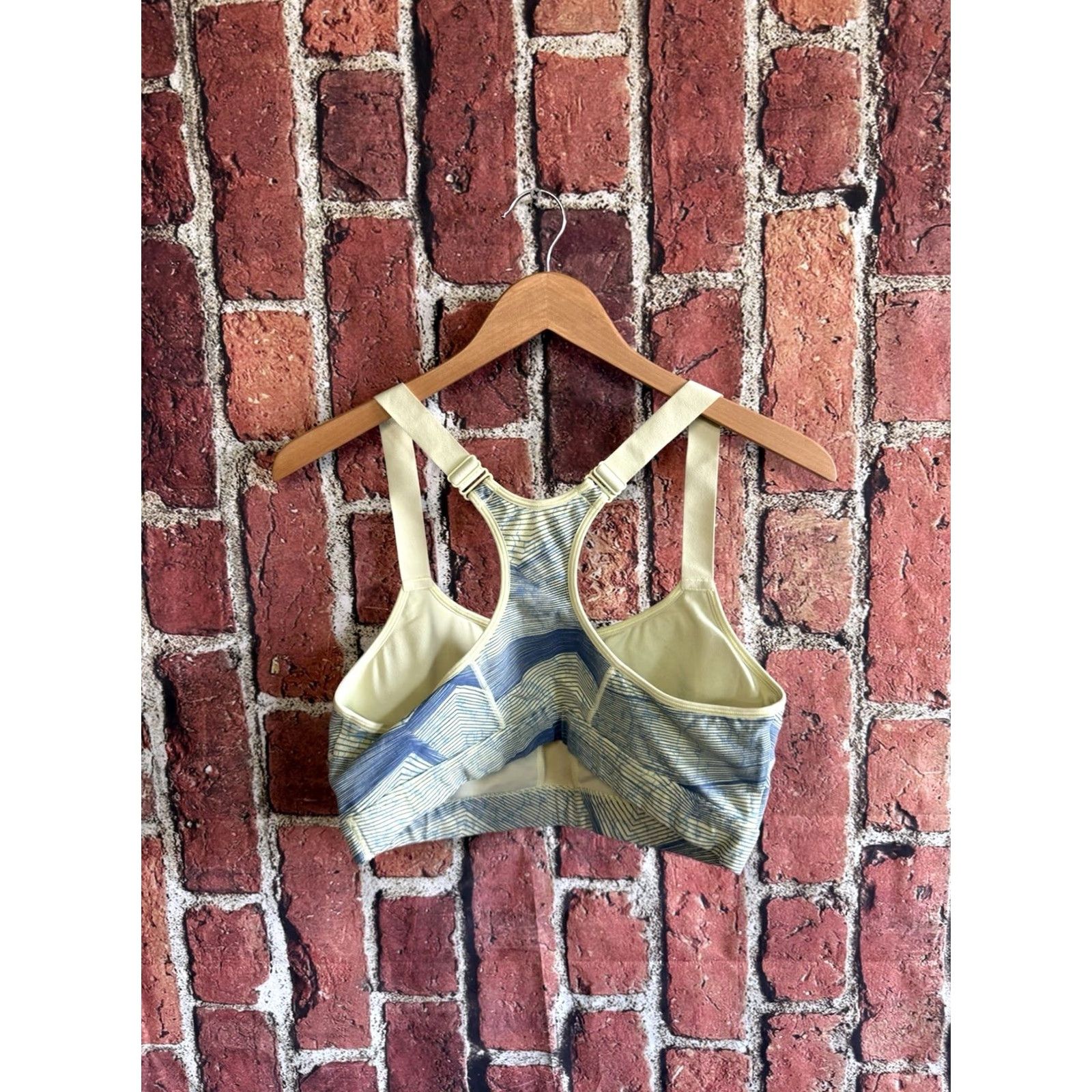 Under Armour Under Armour Womens Sports Bra Shirt XL Yellow Activewear Womens XL Sports Bra Size ONE SIZE - 2 Thumbnail