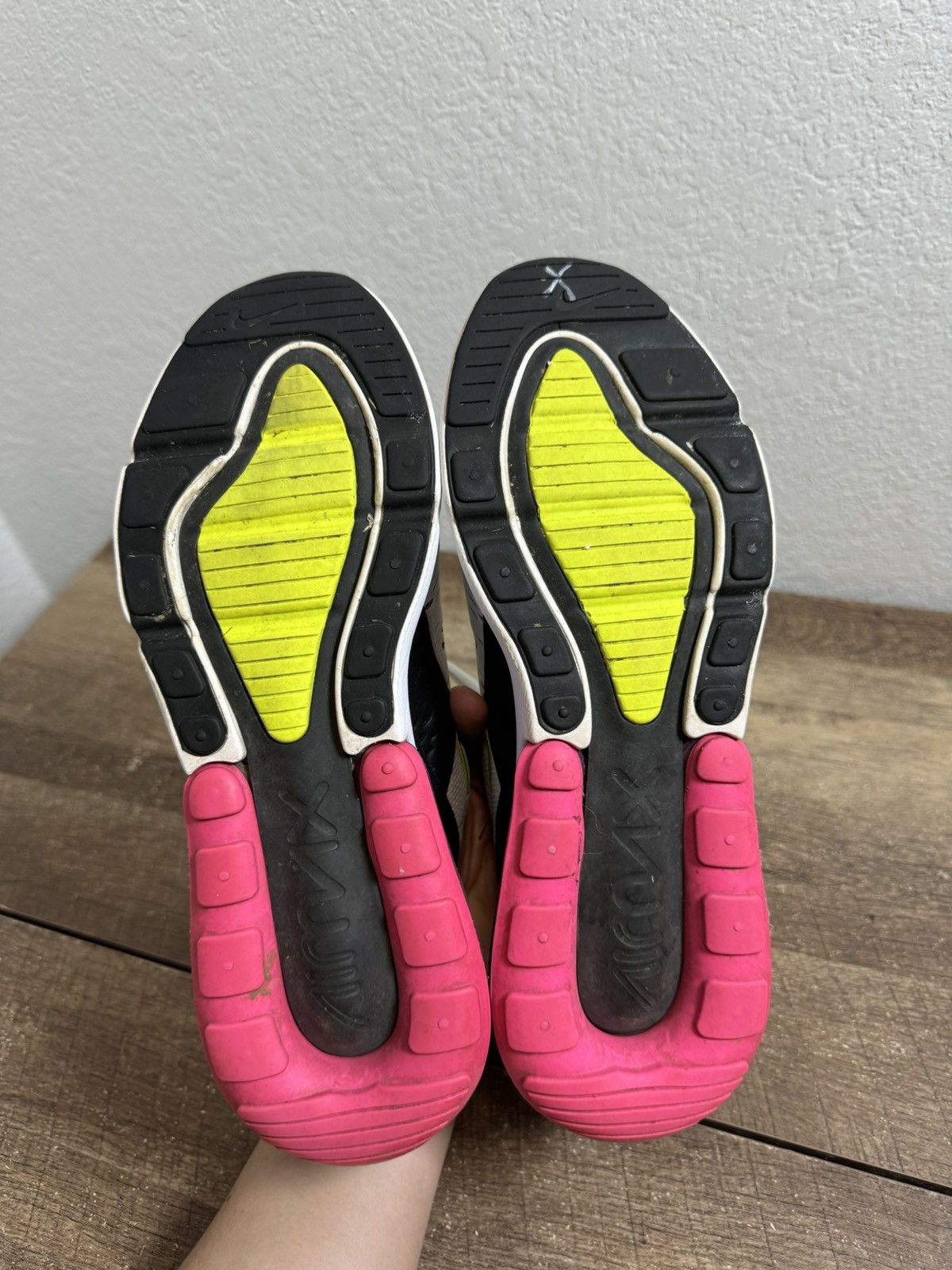 Nike Nike Air max 270 White Black Fuchsia Volt 943345-102 GS 7Y Size US 7 / EU 40 - 6 Thumbnail