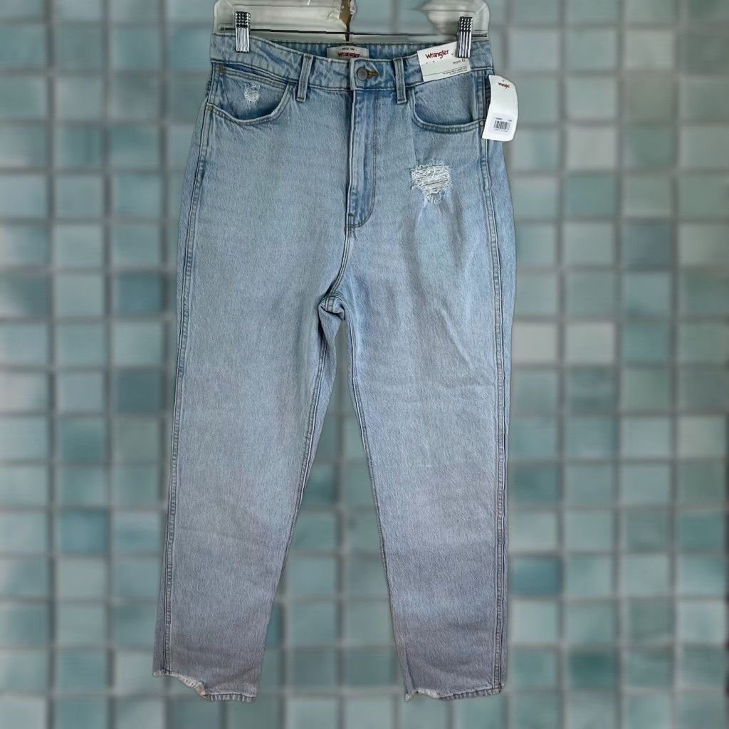 Wrangler Wrangler Mom Jeans Women's Size 10 30X30 Blue Light Wash High Rise Relaxed Fit Denim Size 32" / US 10 / IT 46 - 1 Thumbnail