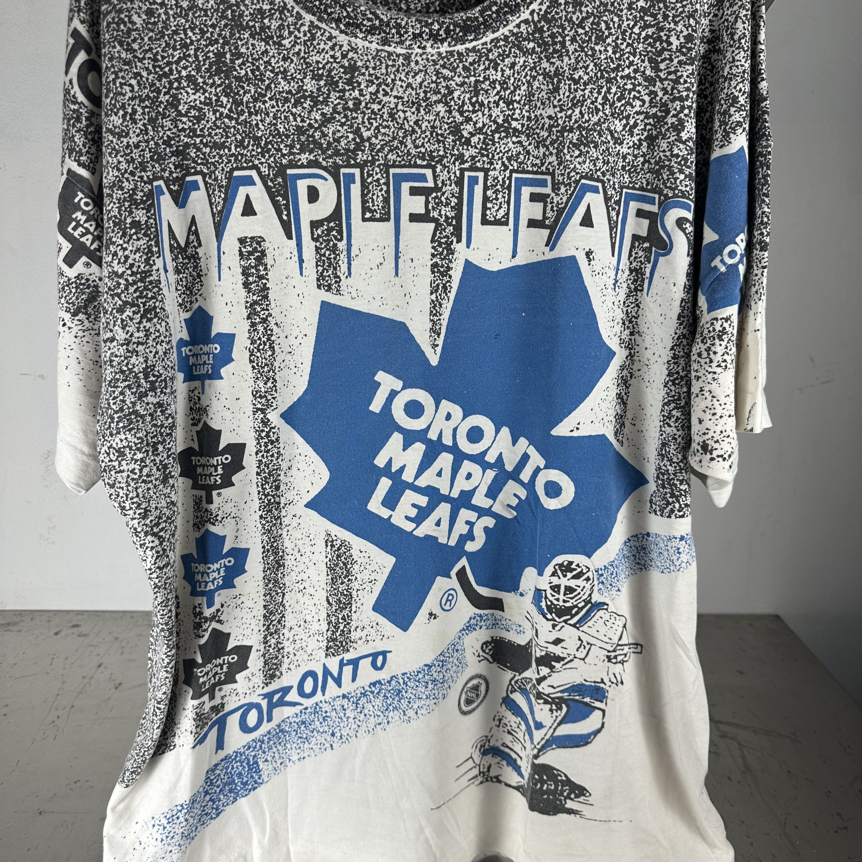Vintage ​90s Toronto Maple Leafs All Over Print NHL AOP XL T-shirt Size US XL / EU 56 / 4 - 2 Thumbnail