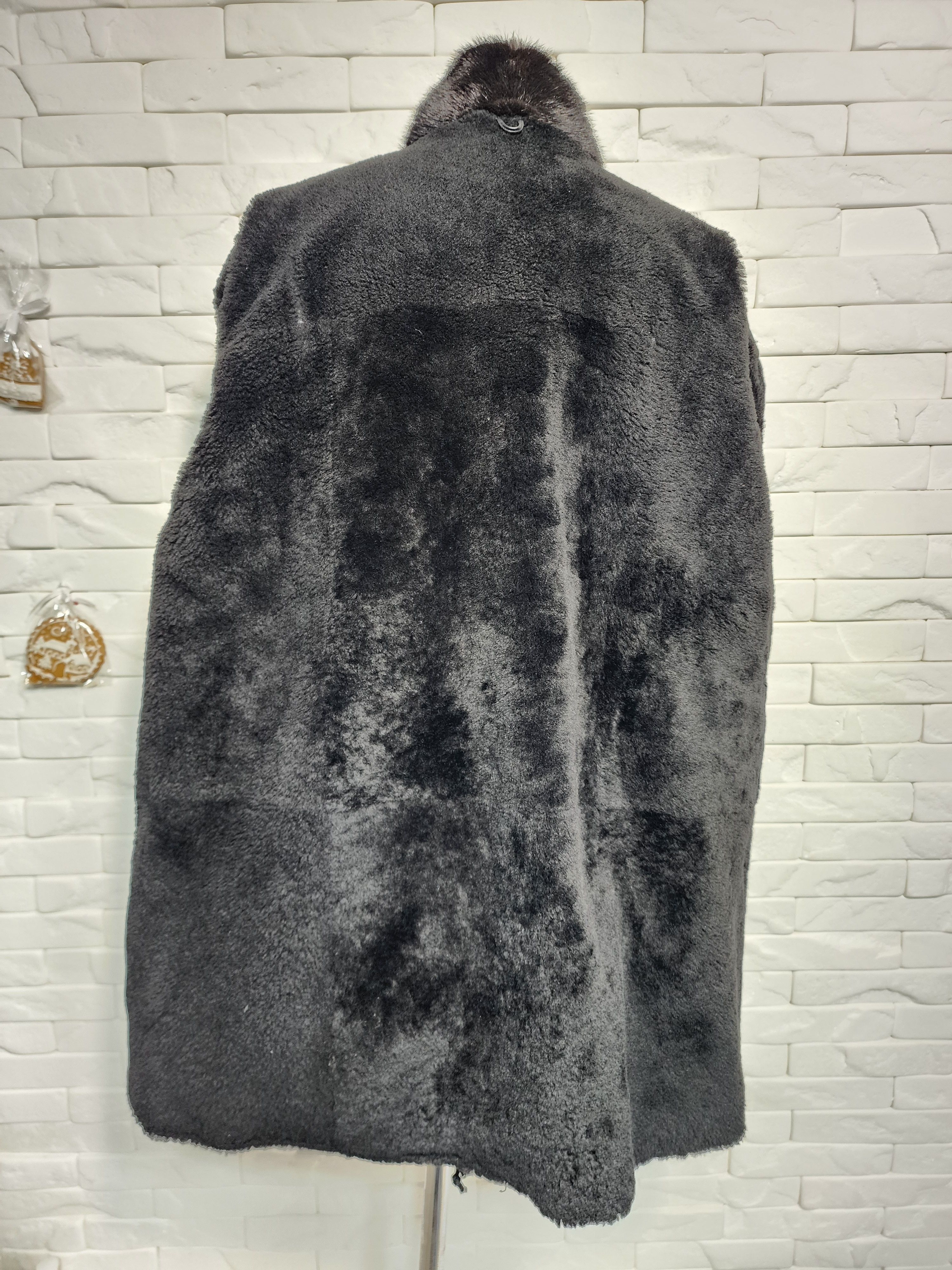 Uniqlo Men's Black Sheepskin Coat: Button-Up Genuine Fur. Size 3X Size US XL / EU 56 / 4 - 7 Thumbnail