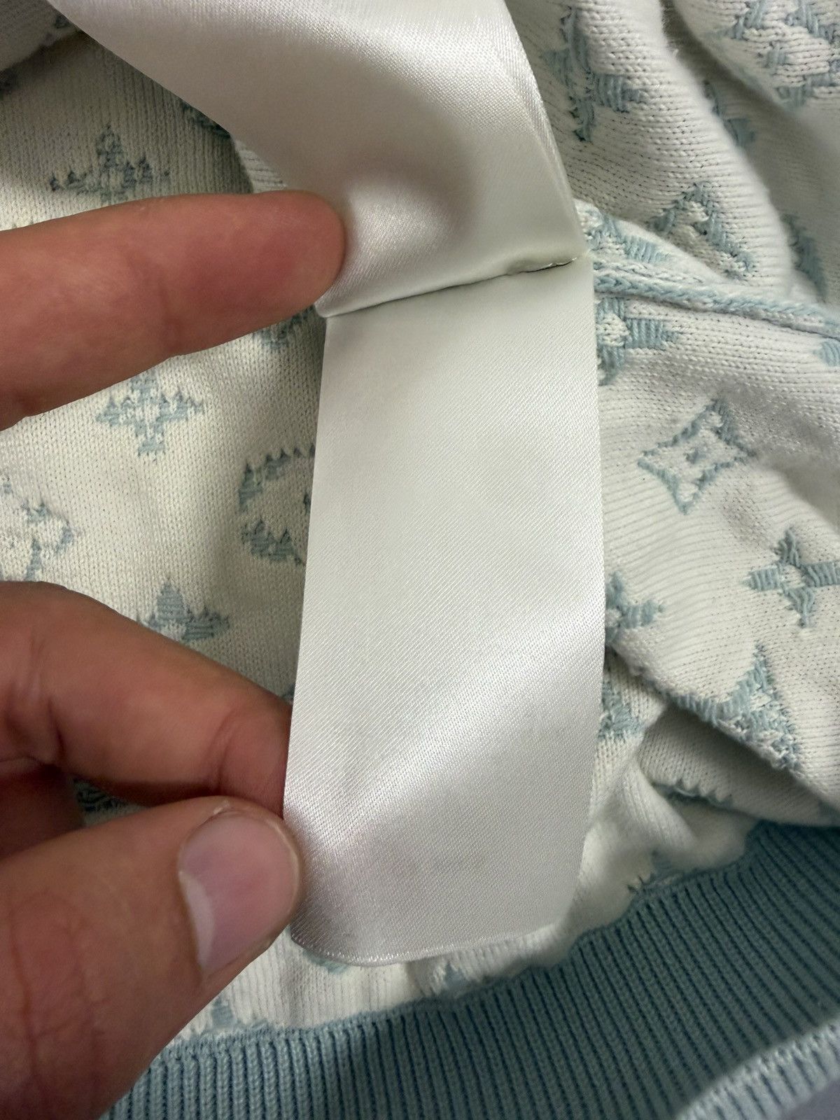Louis Vuitton Louis Vuitton Gradient Monogram Baby Blue Hoodie Size US L / EU 52-54 / 3 - 19 Thumbnail