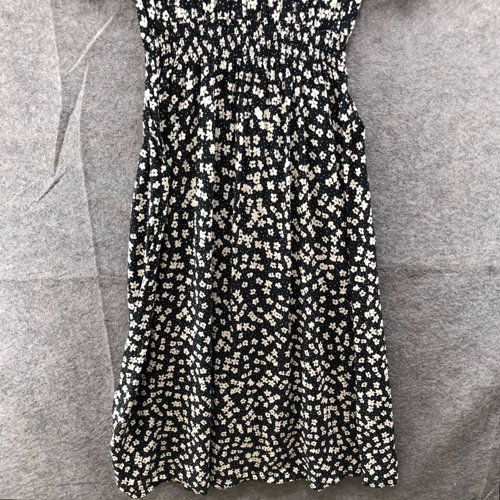 H&M H&M Midi Dress Womens XS Black Beige Floral Short Sleeve Smocked Waist A-Line Size 26" / US 2 / IT 38 - 4 Thumbnail