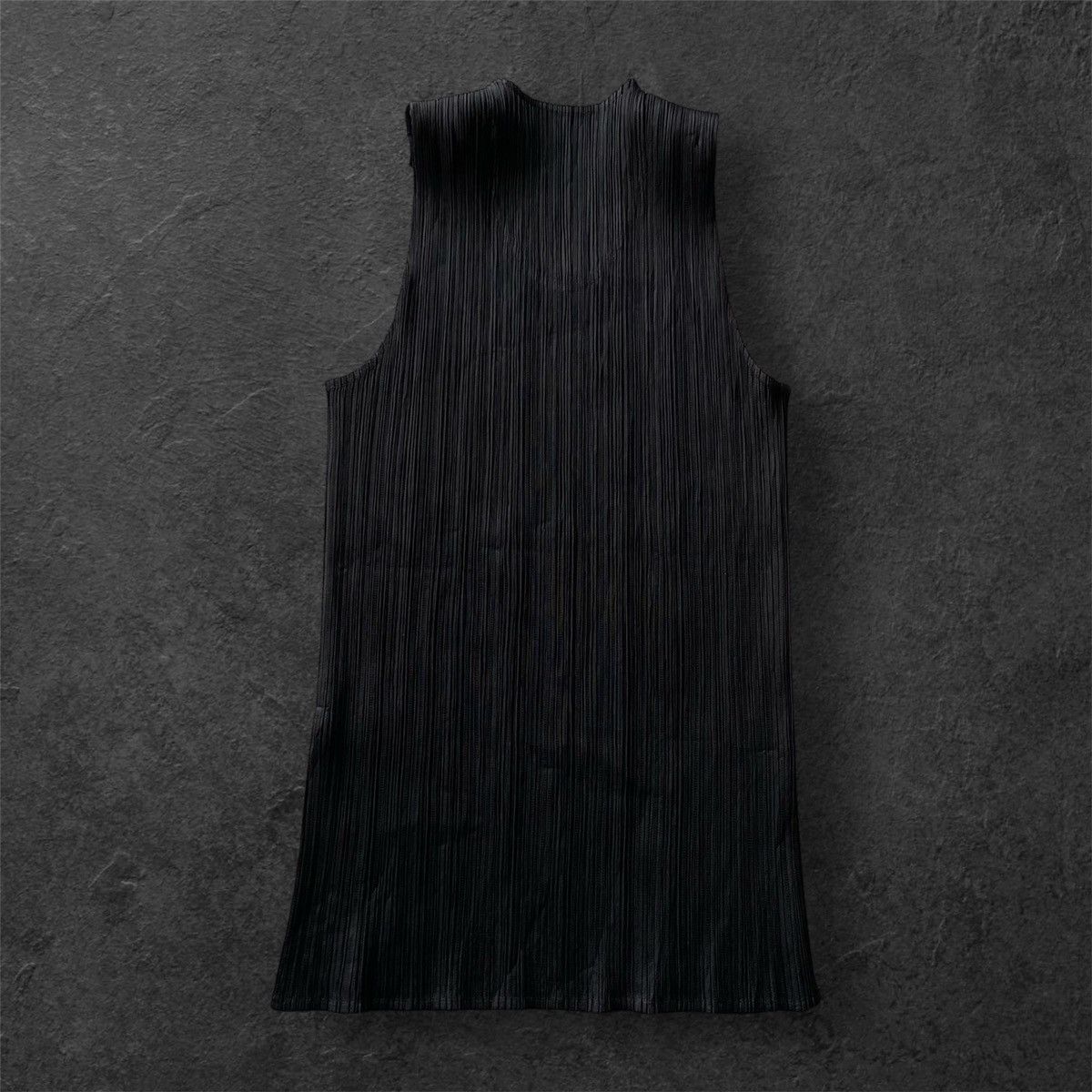 Pleats Please Issey Miyake Pleats Please Issey Miyake Sleeveless Top - Made in Japan Size M / US 6-8 / IT 42-44 - 5 Thumbnail