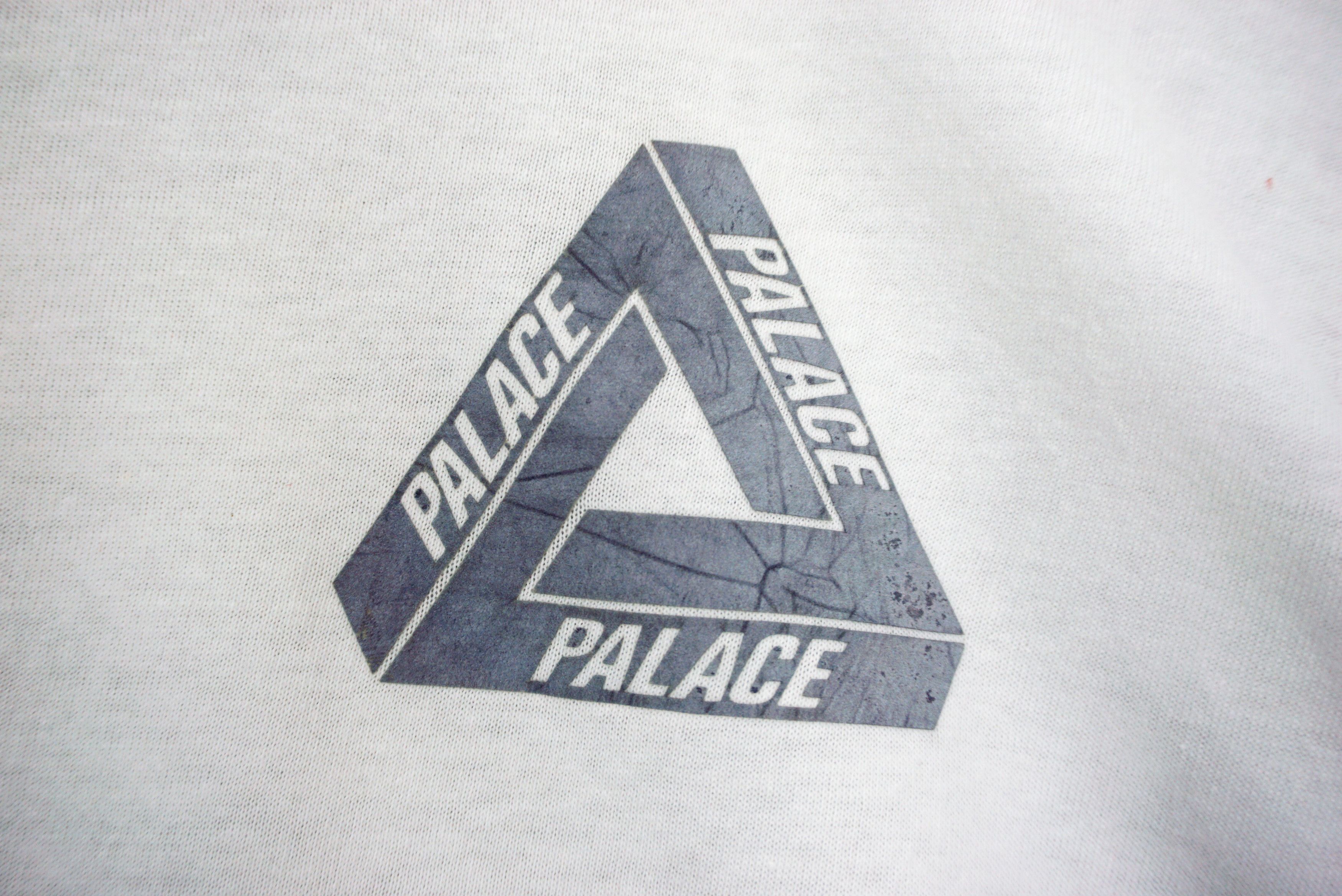 Palace Distressed Off-White Tee Big Logo Size US L / EU 52-54 / 3 - 10 Thumbnail