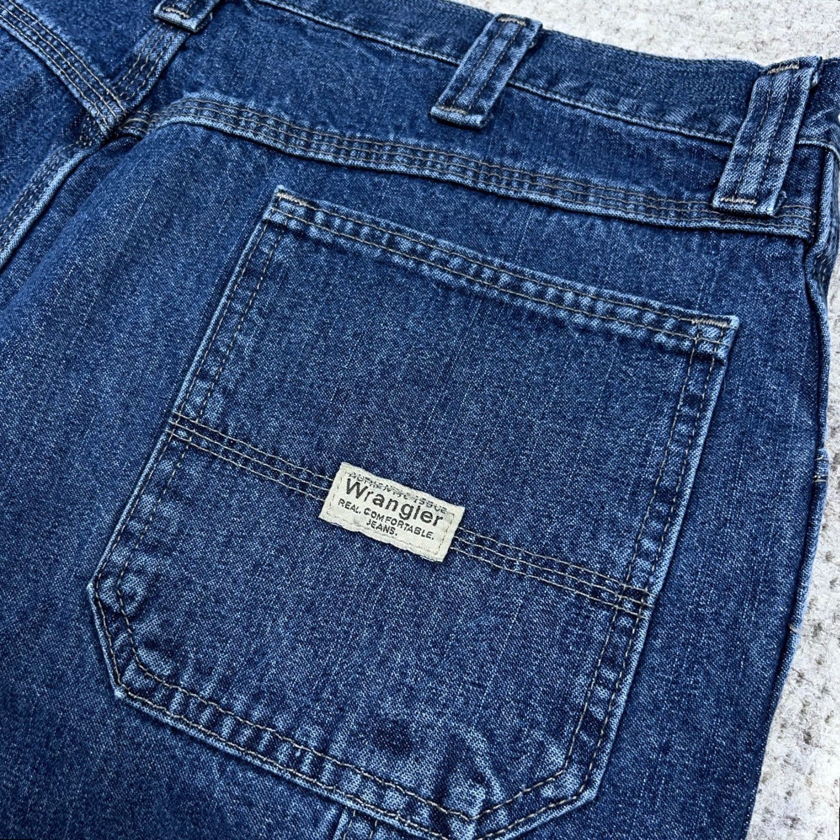 Wrangler VINTAGE Wrangler Shorts Men 38 Carpenter Baggy Jorts Work Wear Med Wash Denim Blue 90s Grunge Hip Hop Classic 5-Pocket Mens Size US 38 / EU 54 - 4 Thumbnail