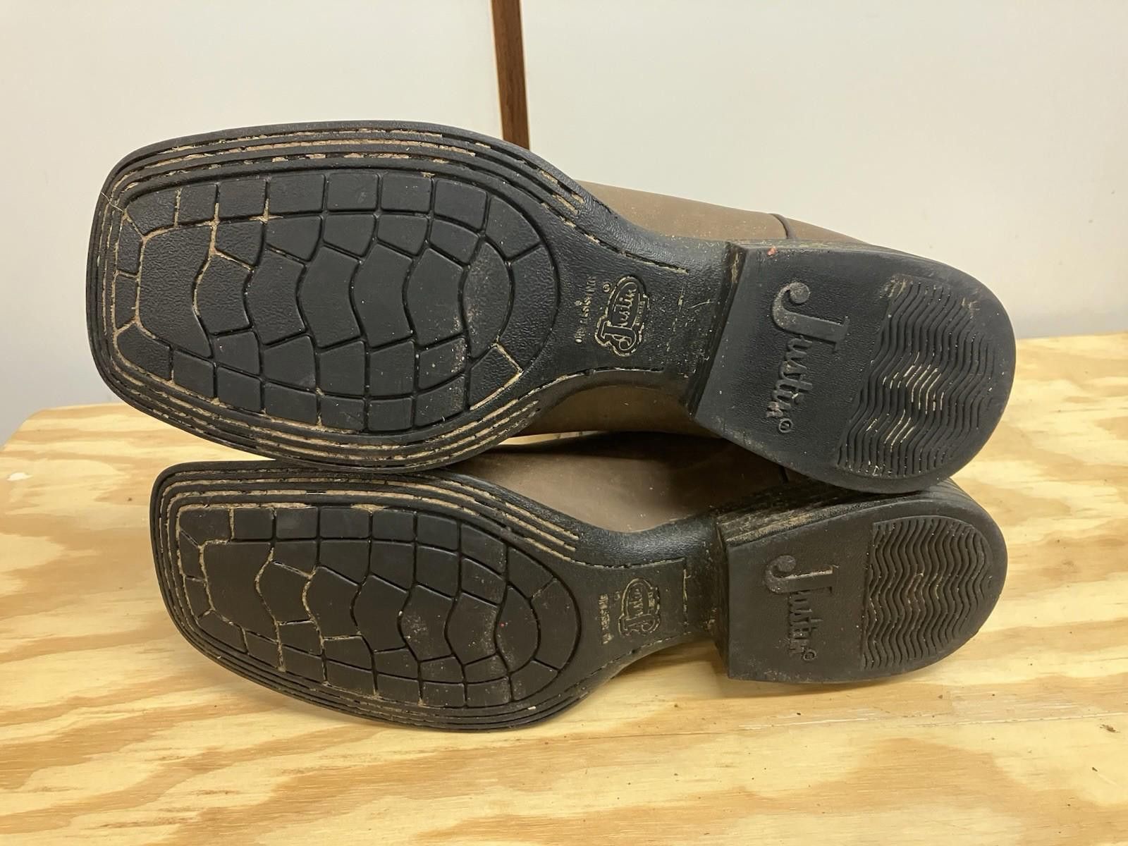 Justin Boots Cowboy Boots Justin Farm & Ranch Size ONE SIZE - 7 Thumbnail