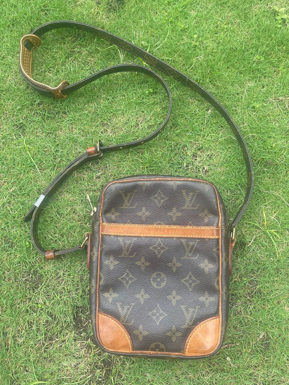 Louis Vuitton Authentic Louis Vuitton Danube Sling Crossbody Bag Size ONE SIZE - 24 Thumbnail