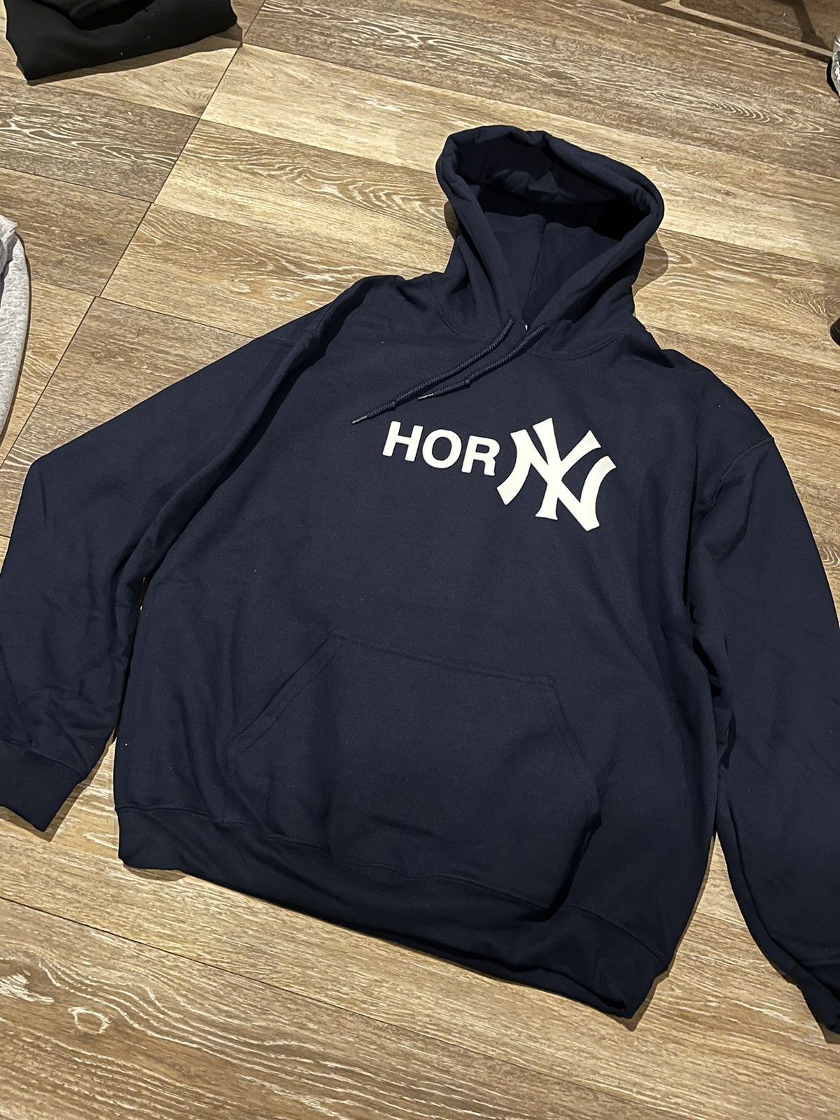 Gildan Horny Yankees Hoodie Size US L / EU 52-54 / 3 - 2 Thumbnail