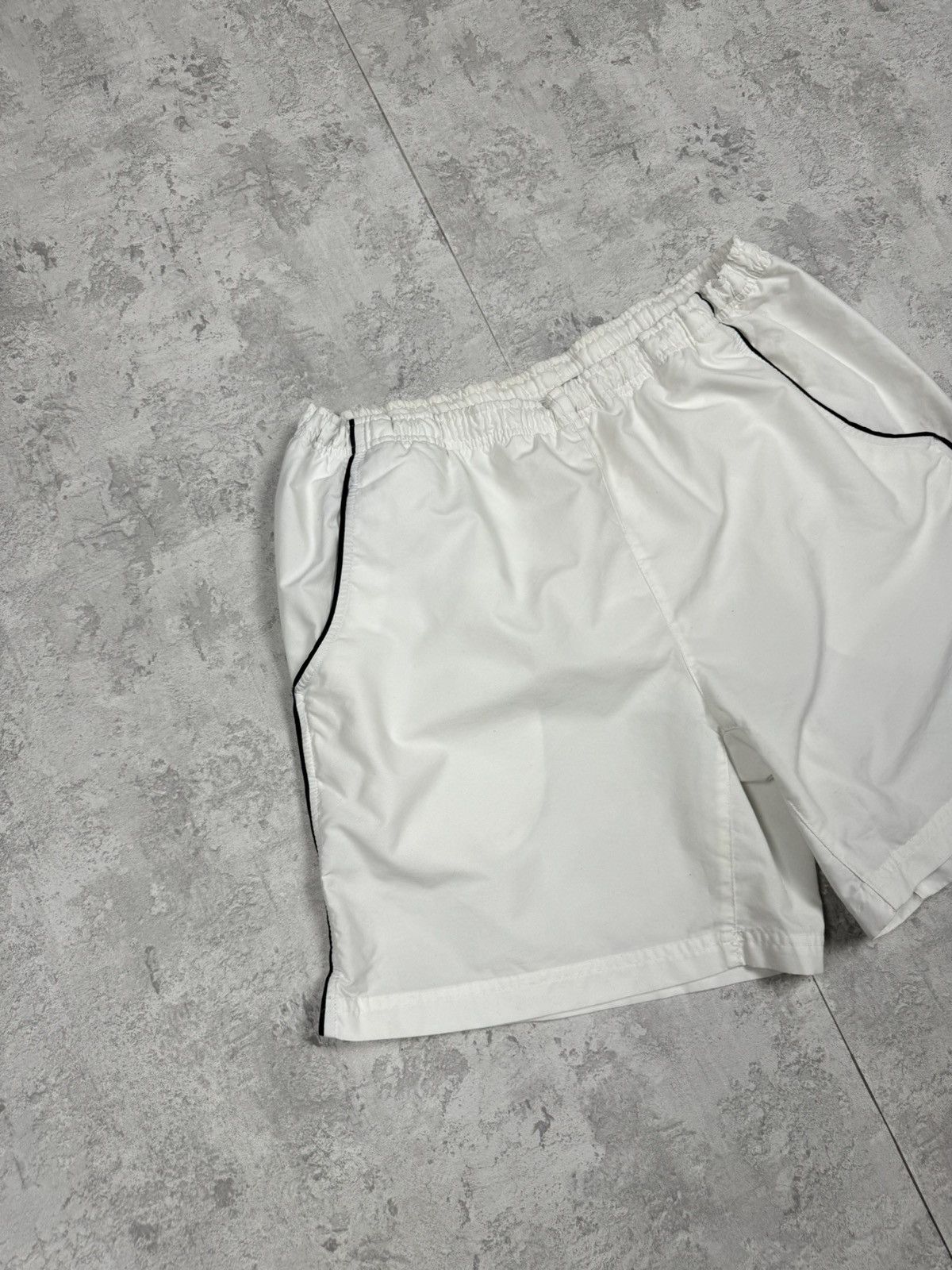 Nike Vintage Nike Y2K Streetwear Sportswear White Shorts Size XL Size US 37 - 2 Thumbnail