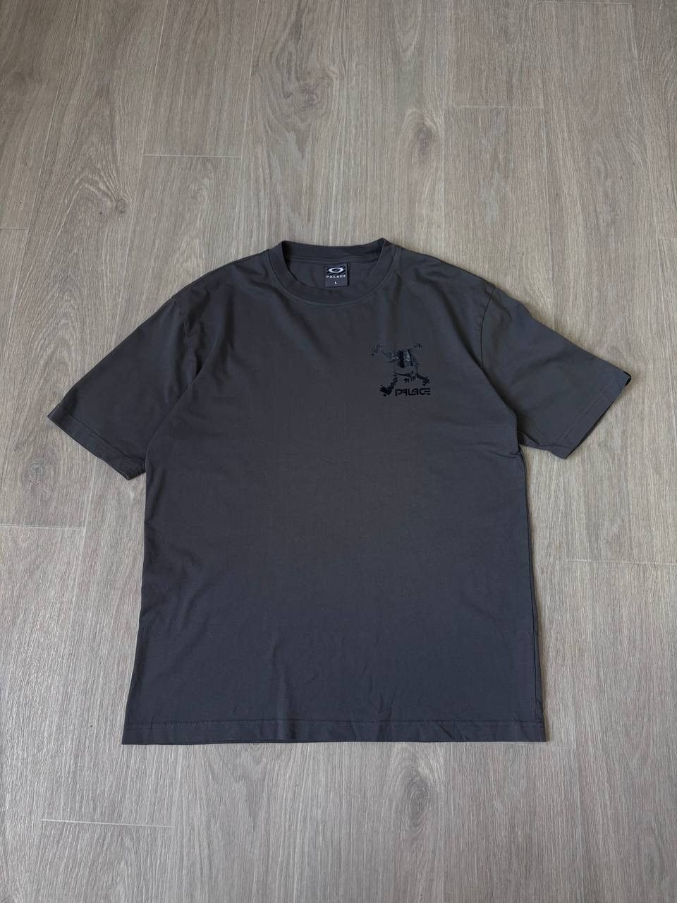 Oakley × Palace Oakley X Palace t shirt men’s very rare Size US L / EU 52-54 / 3 - 2 Thumbnail