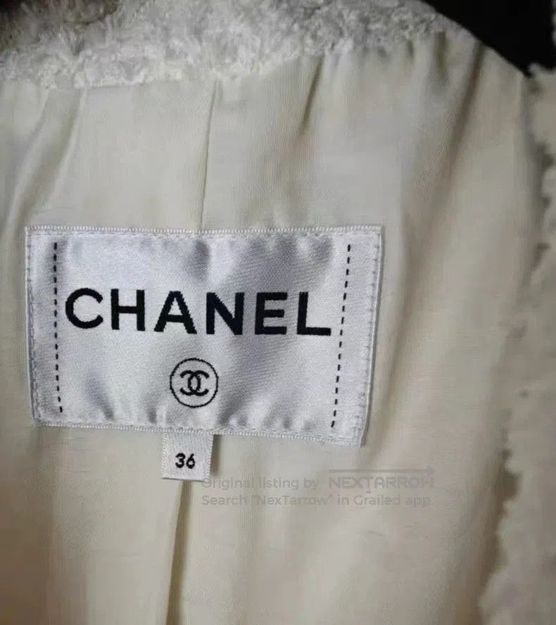 Chanel Chanel White Tweed Jacket. Size US S / EU 44-46 / 1 - 2 Thumbnail