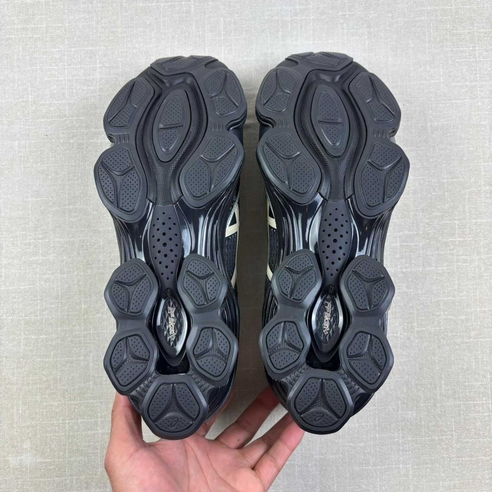 Asics Kiko x ASICS US6-S Gel-Kinetic Fluent “Black Vanilla” 9M Size US 9 / EU 42 - 5 Thumbnail