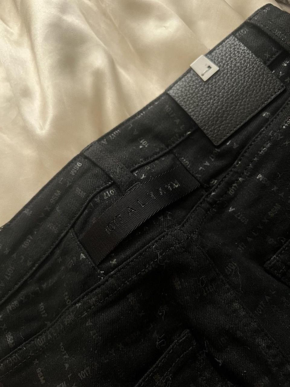 1017 ALYX 9SM 1017 ALYX 9SM black logo denim jeans Size 25" / US 0 / IT 36 - 6 Thumbnail