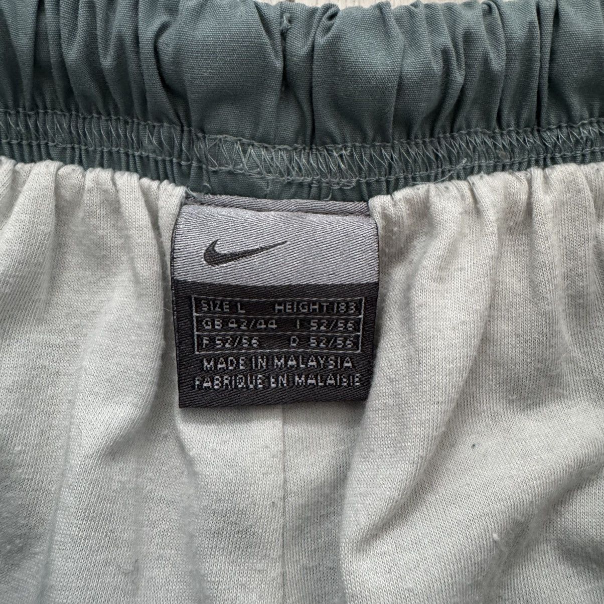 Vintage Vintage nike track pants y2k gorpcore sweatpants parachute Size US 34 / EU 50 - 4 Thumbnail