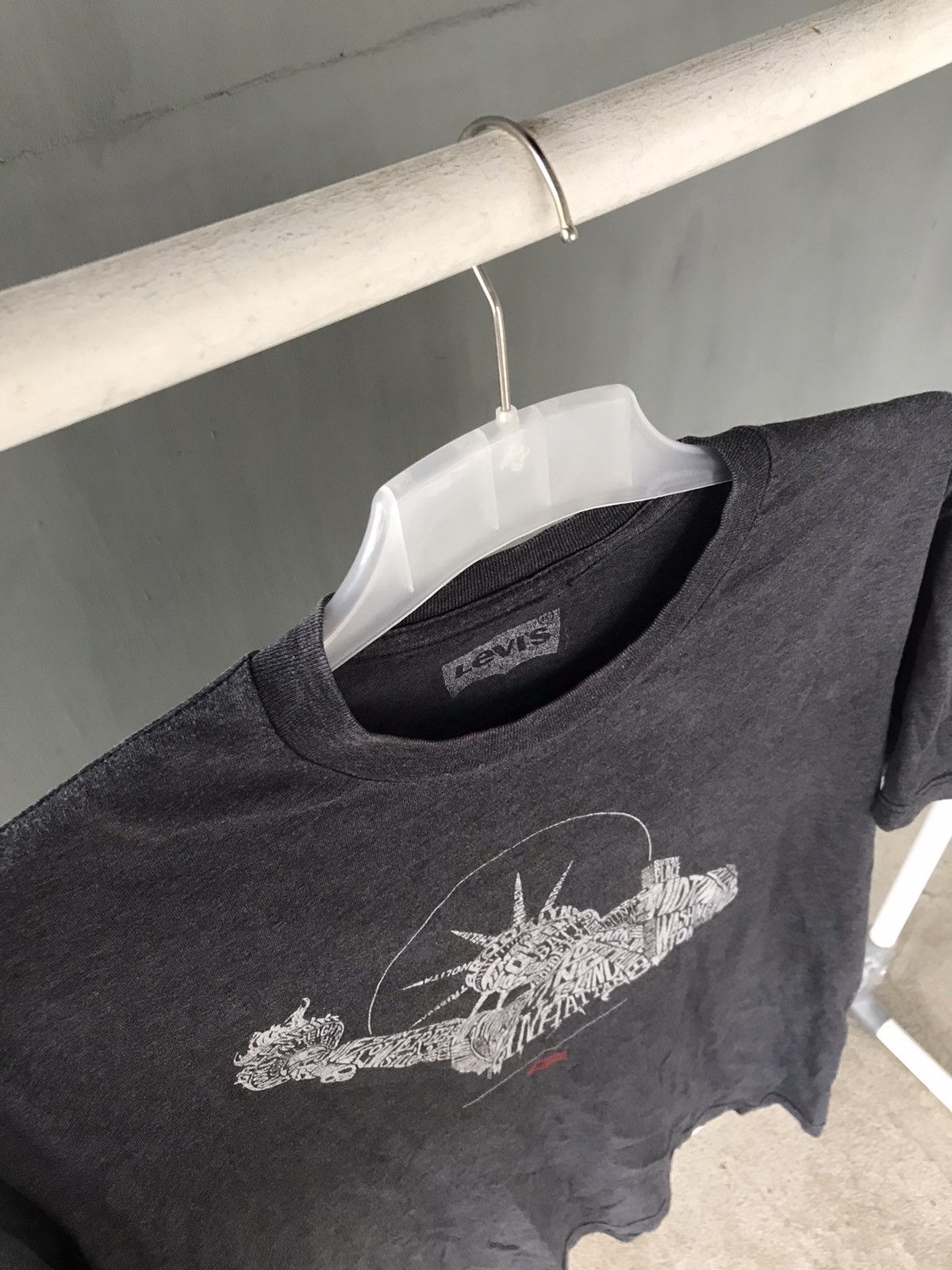Levi's × Vintage T-Shirt " LEVIS " Size US L / EU 52-54 / 3 - 4 Thumbnail