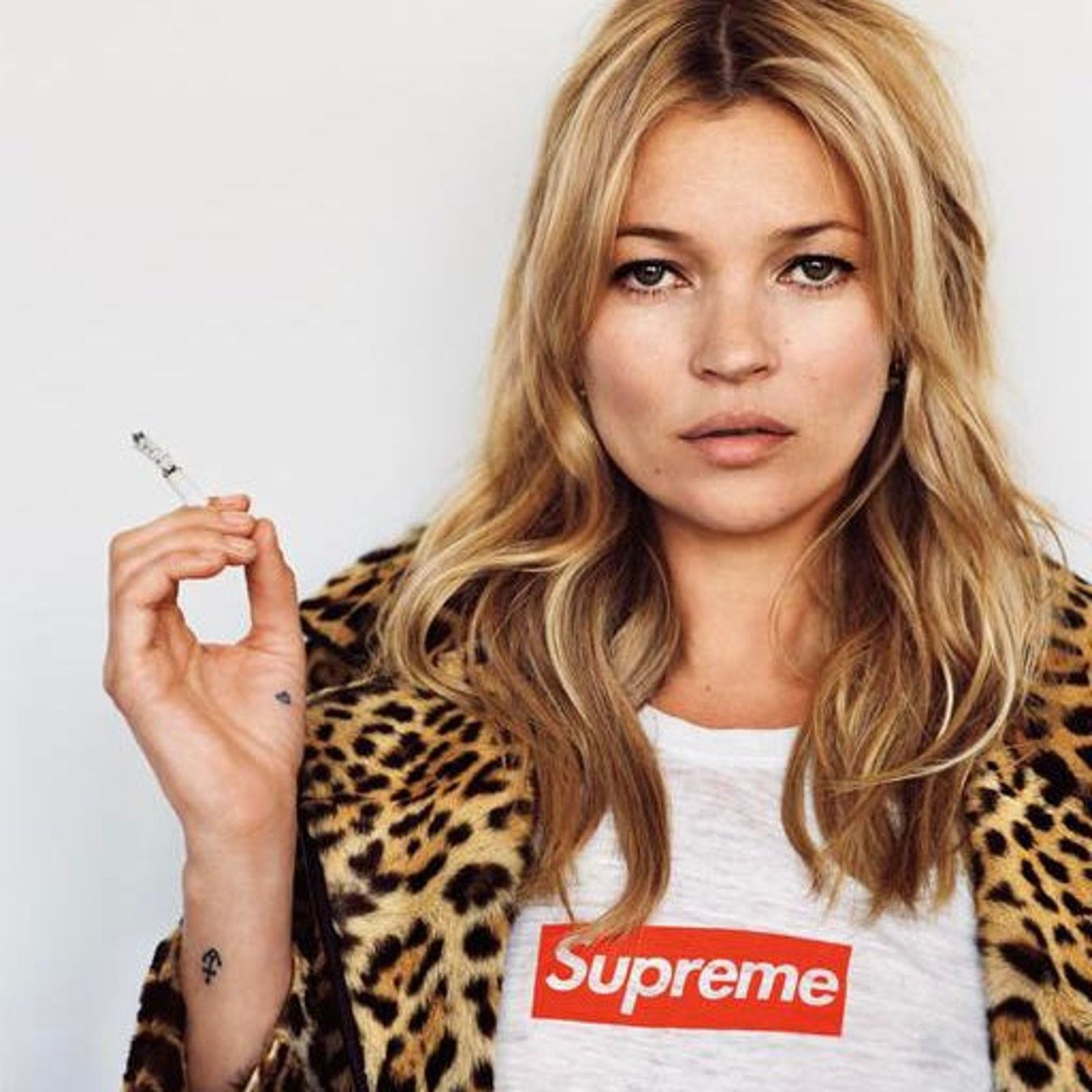 Supreme 2012 Supreme Kate Moss Red Photo Tee Size US M / EU 48-50 / 2 - 2 Thumbnail