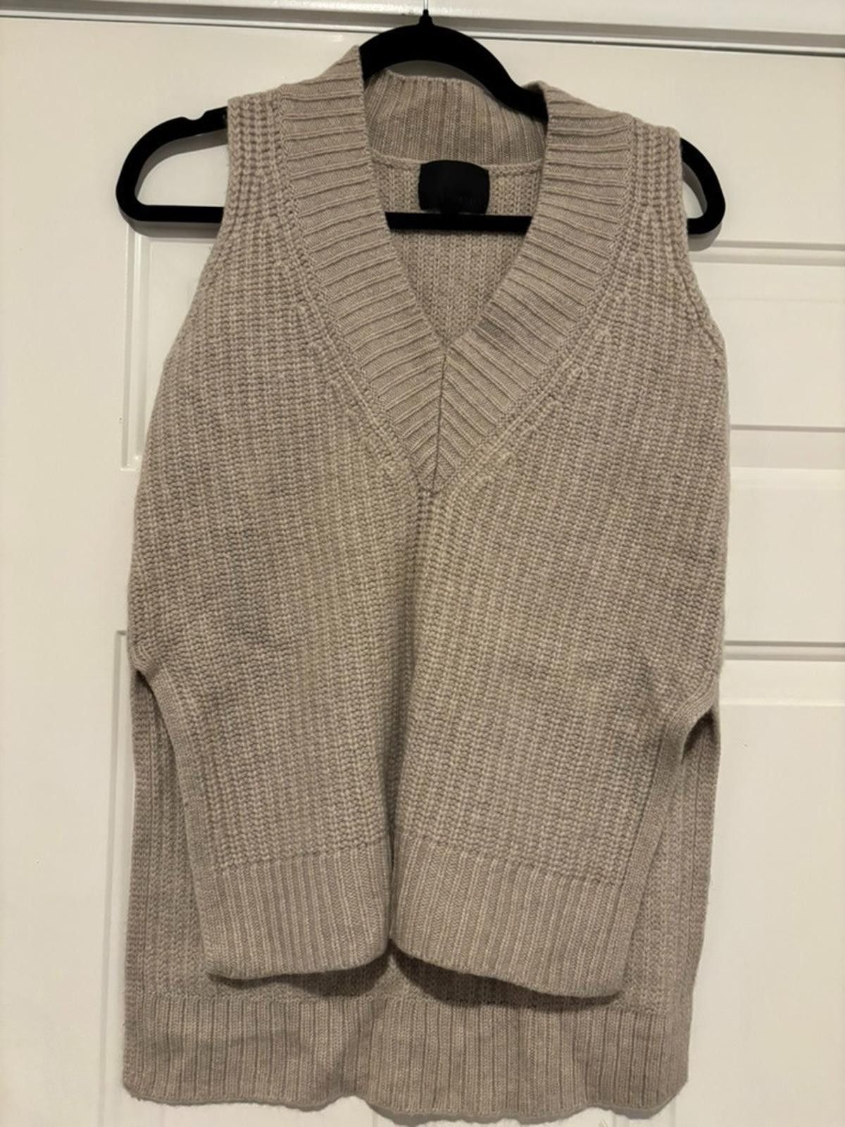 Designer Womens beige sz M Intermix cashmere and wool vest #427 Size M / US 6-8 / IT 42-44 - 1 Thumbnail