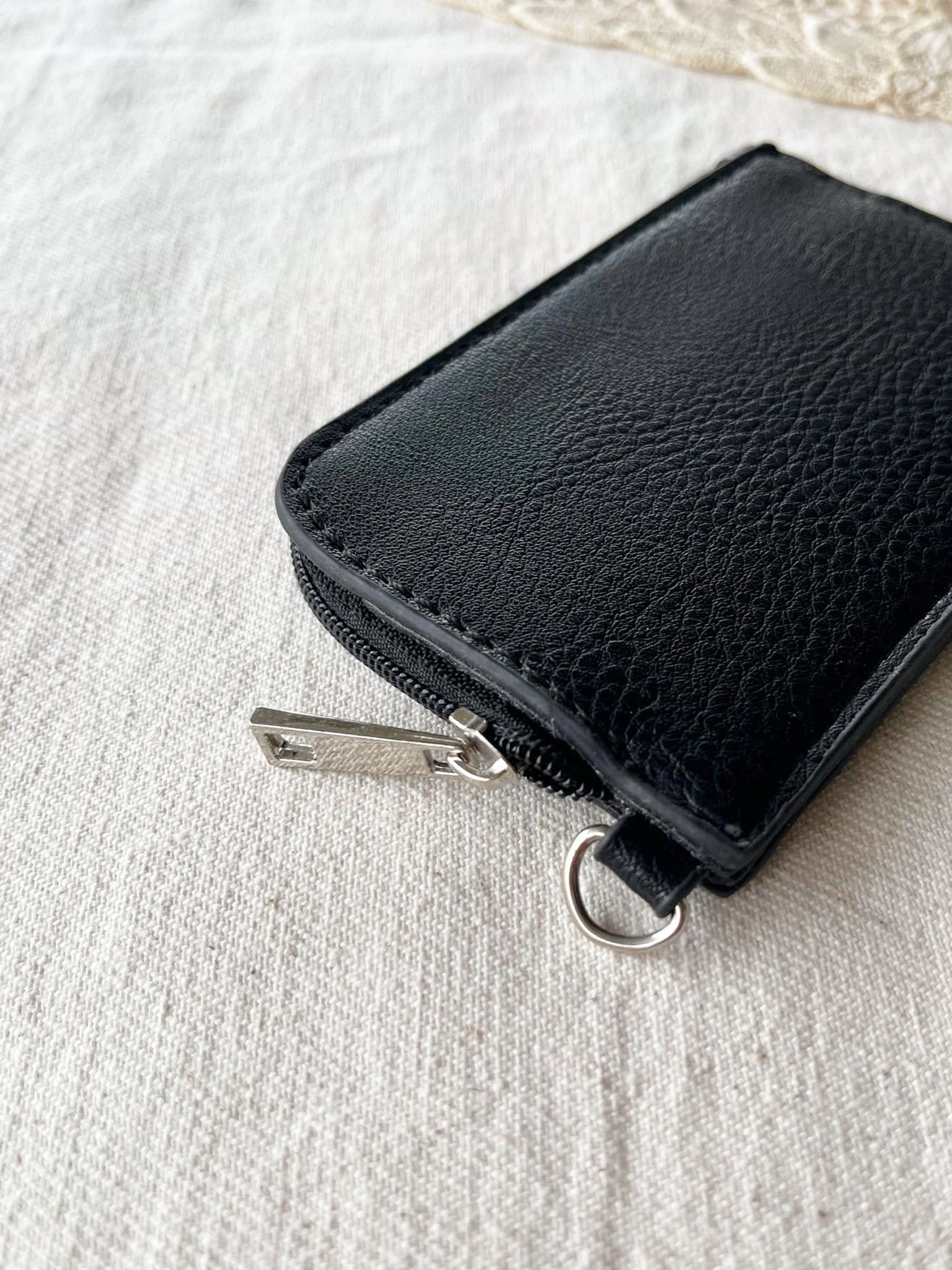 Vintage Compact Size Minimalist Black PU Leather half zip wallet Size ONE SIZE - 7 Thumbnail
