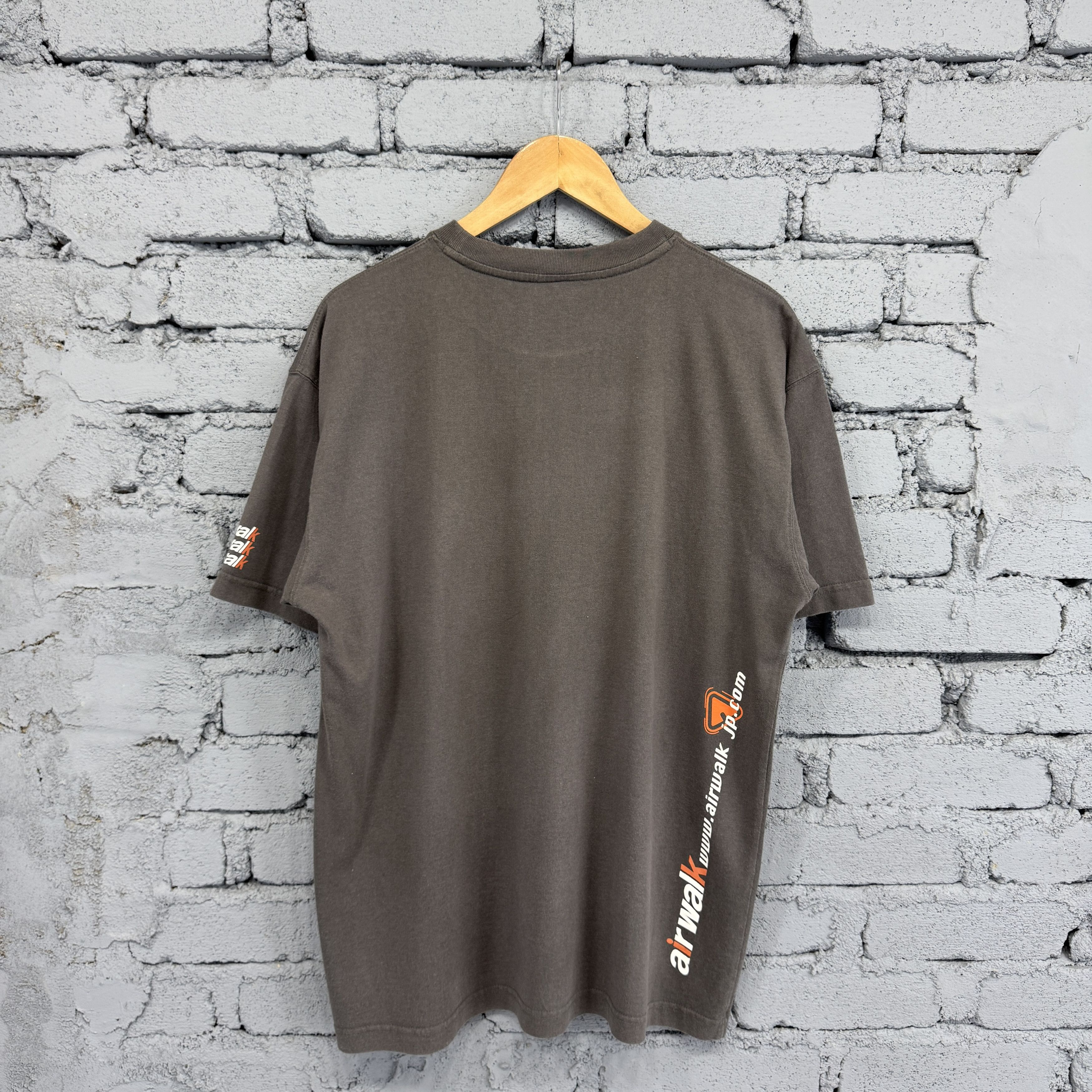 Vintage Vintage 00s Airwalk Skater Tshirt Size US M / EU 48-50 / 2 - 2 Thumbnail