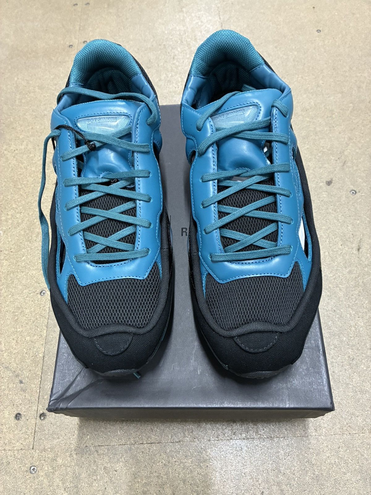 Adidas × Raf Simons RAF SIMONS ADIDAS RS REPLICANT OZWEEGO SIZE 10 Size US 10 / EU 43 - 7 Thumbnail