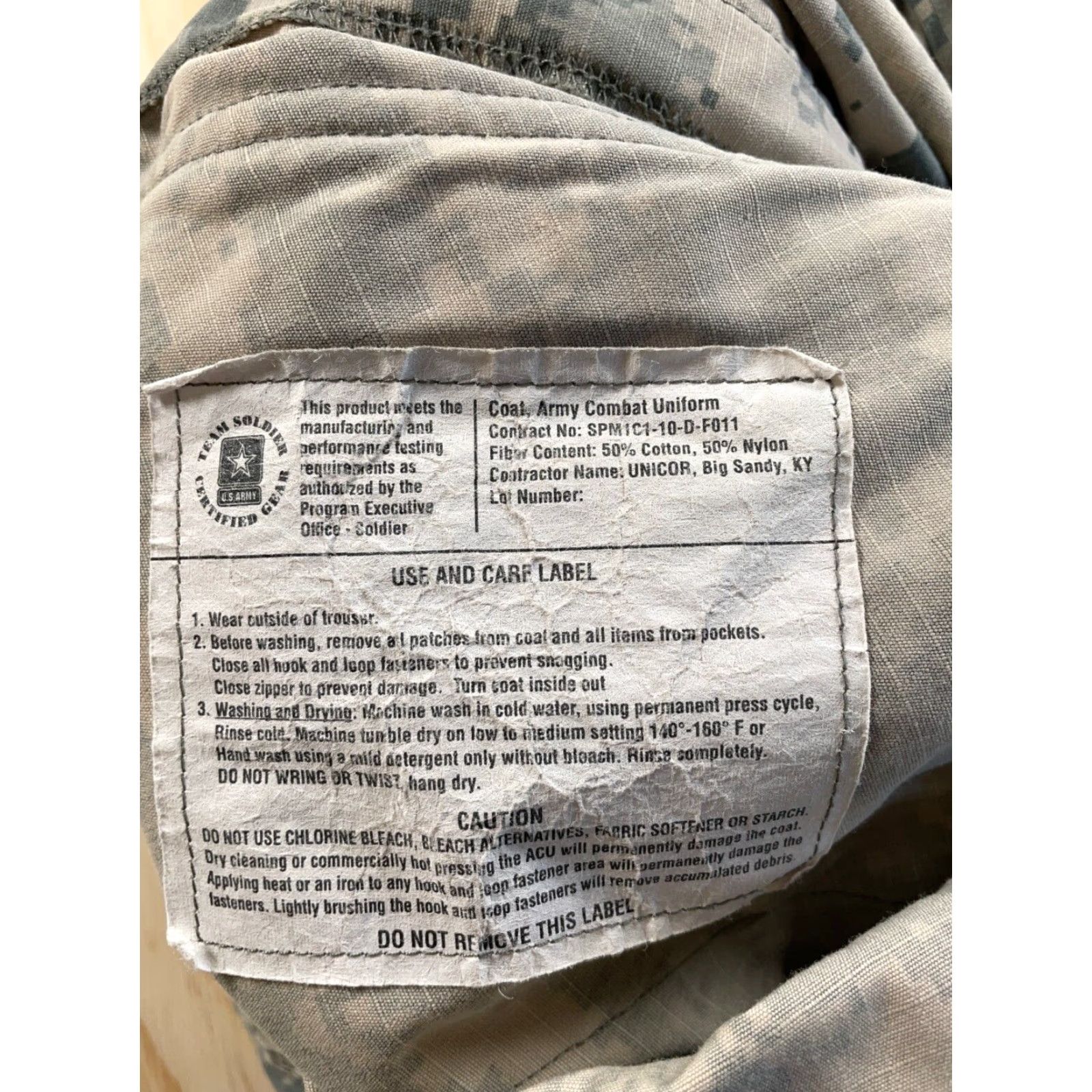 Vintage VINTAGE US Army Digital Camouflage Jacket Adult Medium Unicor Two-Way Zip Shacket Size US M / EU 48-50 / 2 - 4 Thumbnail