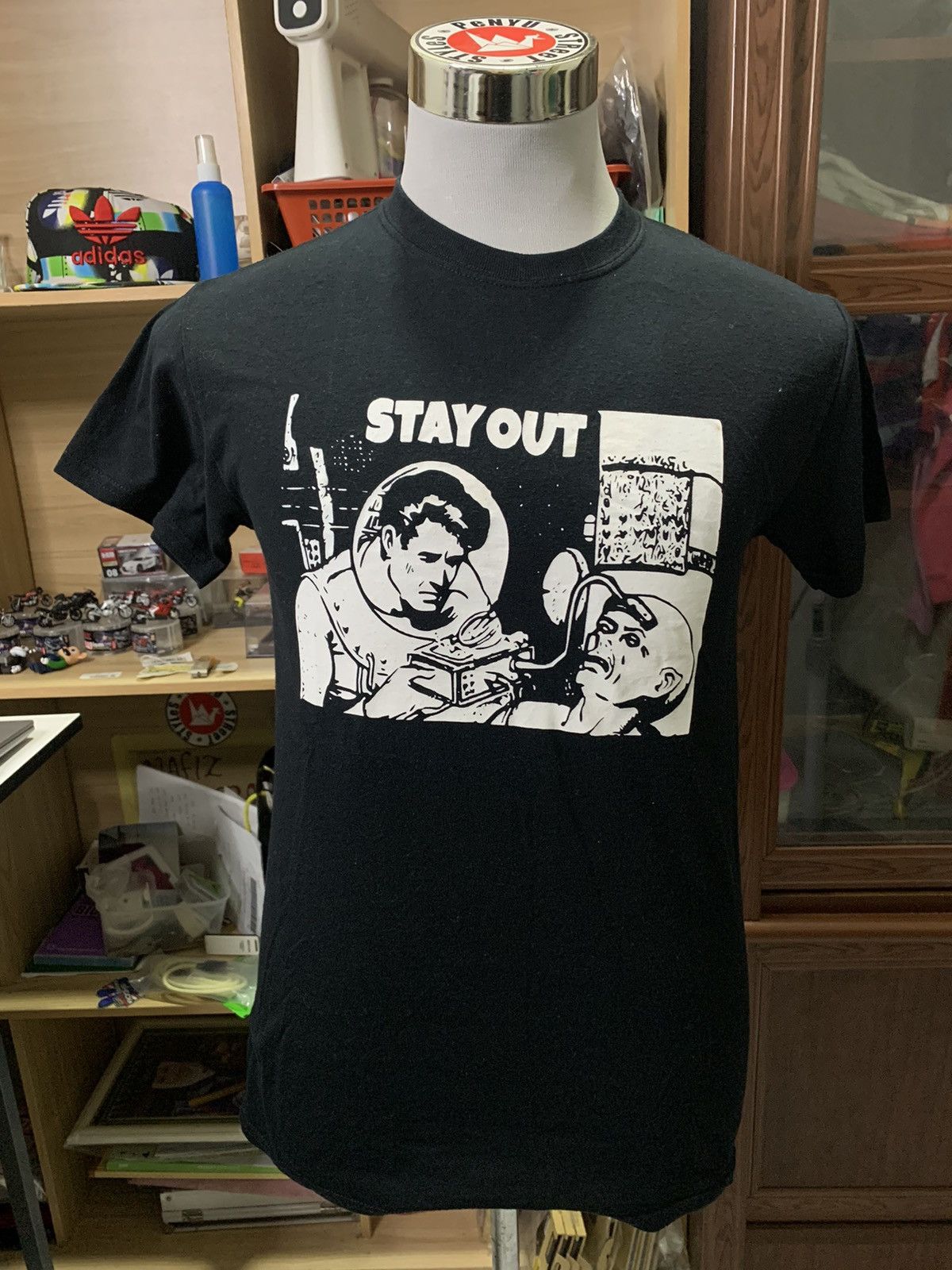 Gildan Y2K Humor stay out Tee Small Size Size US S / EU 44-46 / 1 - 1 Thumbnail