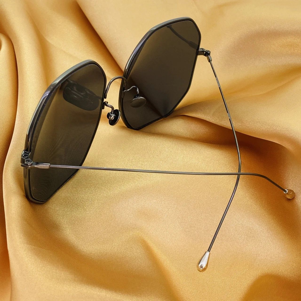 Ann Demeulemeester Ann Demeulemeester Sunglasses Oversized Gun Metal and Grey Size ONE SIZE - 3 Thumbnail