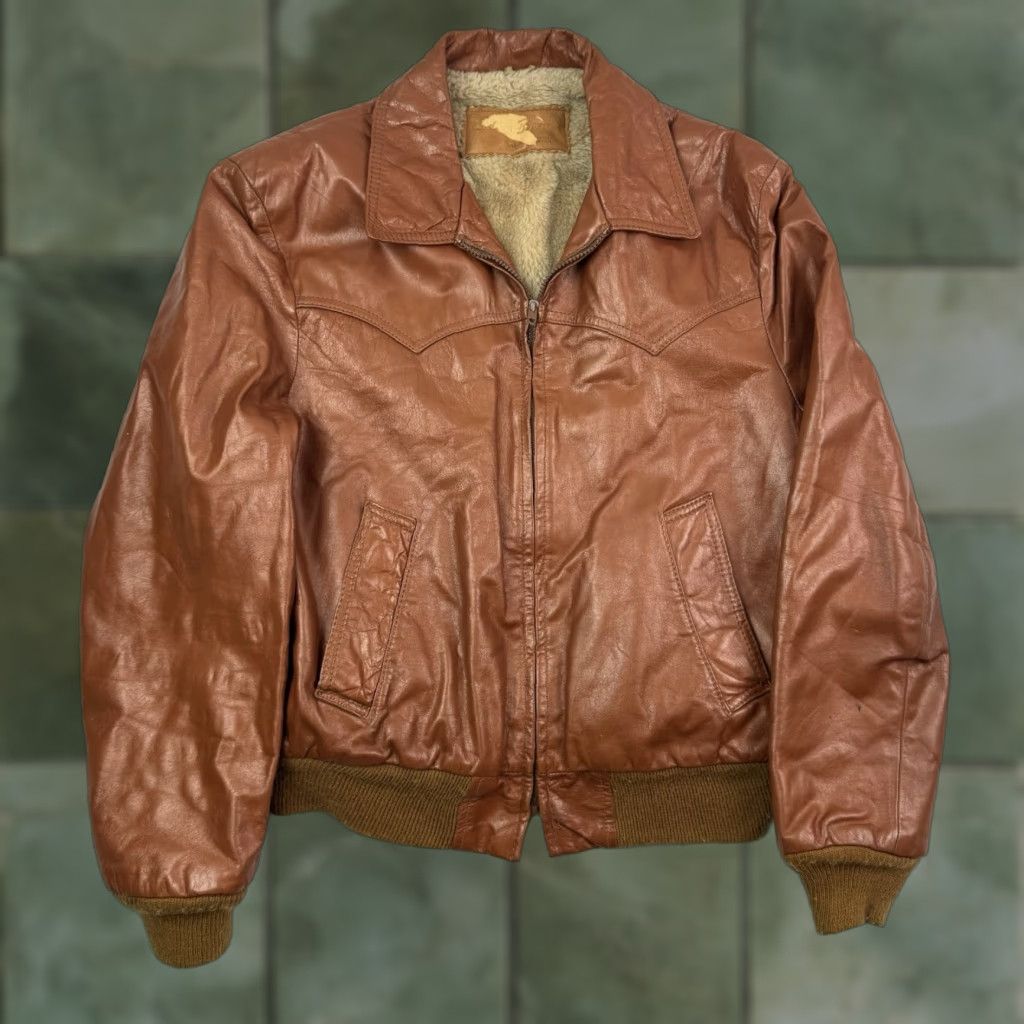 Vintage VINTAGE William Barry Leather Bomber Jacket Adult 40 Brown Sherpa Lined 1970s USA Mens Size US XXS / EU 40 - 1 Thumbnail