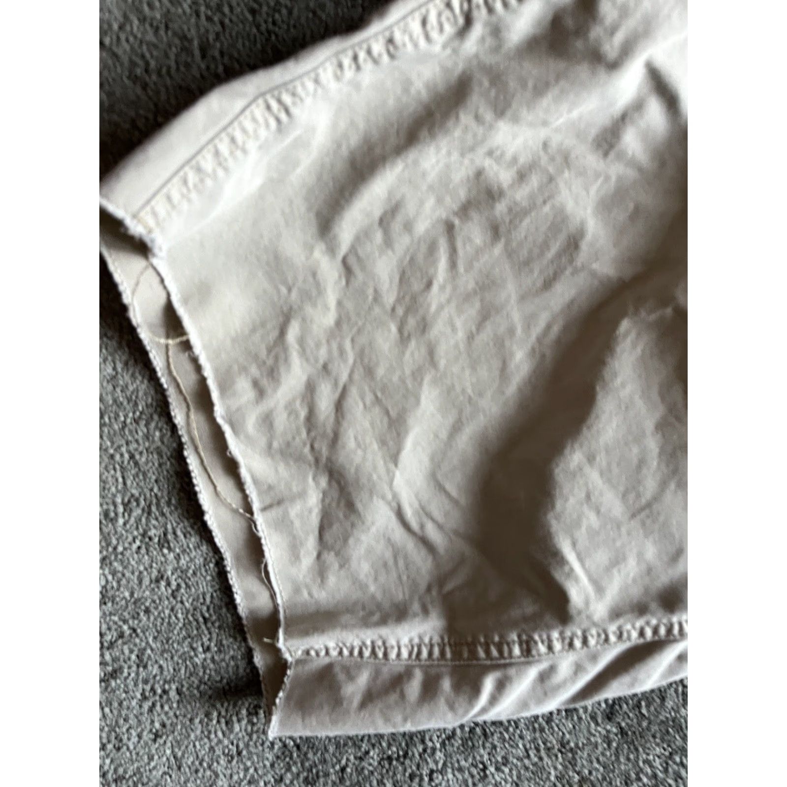 Gap VINTAGE Gap Shorts Mens 33 Khaki Flat Front Raw Hem Relaxed Fit Chino 90s Preppy Retro Casual Travel Beige Cotton Shorts Mens accessories: Pockets Size US 33 - 3 Thumbnail