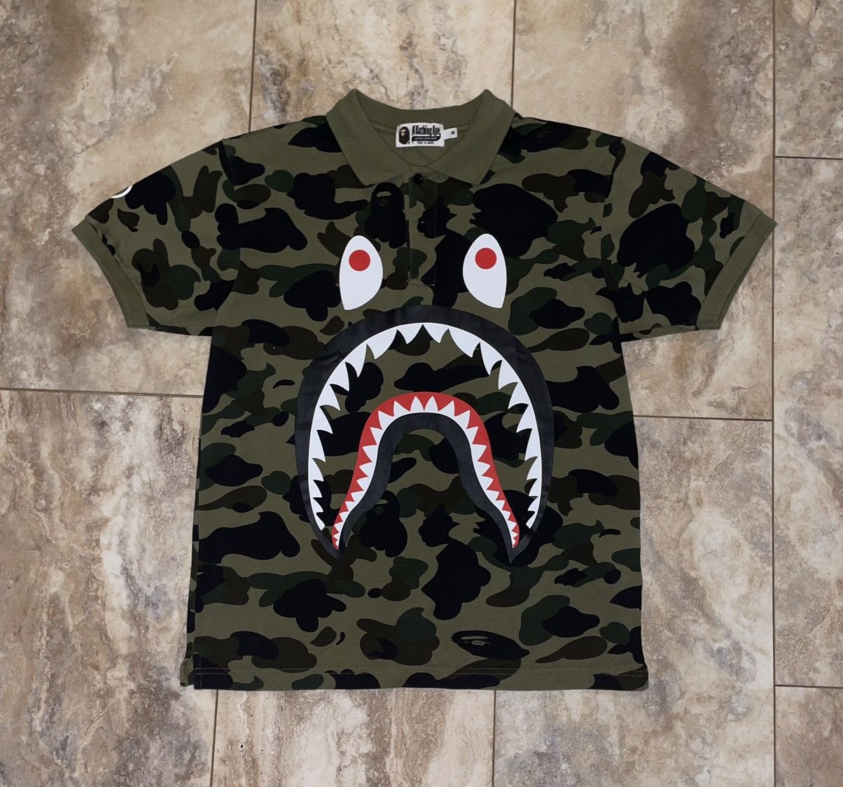 トップス A BATHING APE 1ST CAMO SHARK POLO L Glow in the dark BAPE City camo shark polo shirt White A