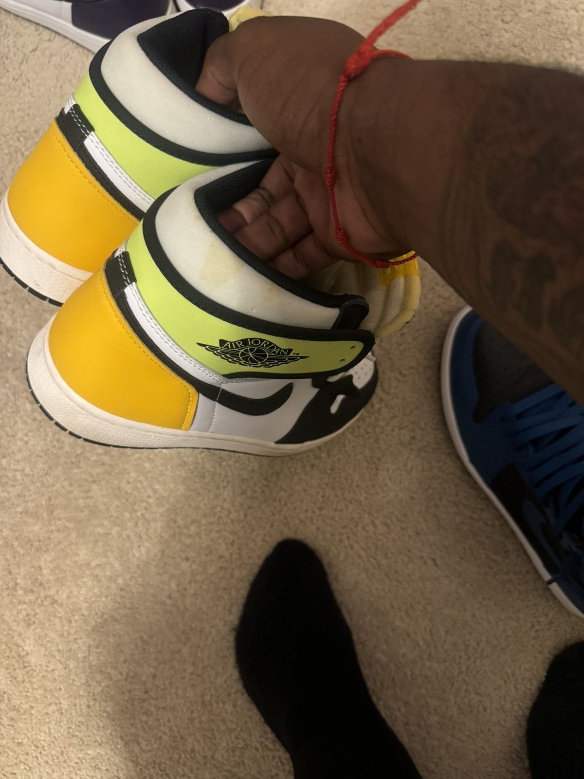 Nike Nike air Jordan 1 volt Size US 9.5 / EU 42-43 - 13 Thumbnail