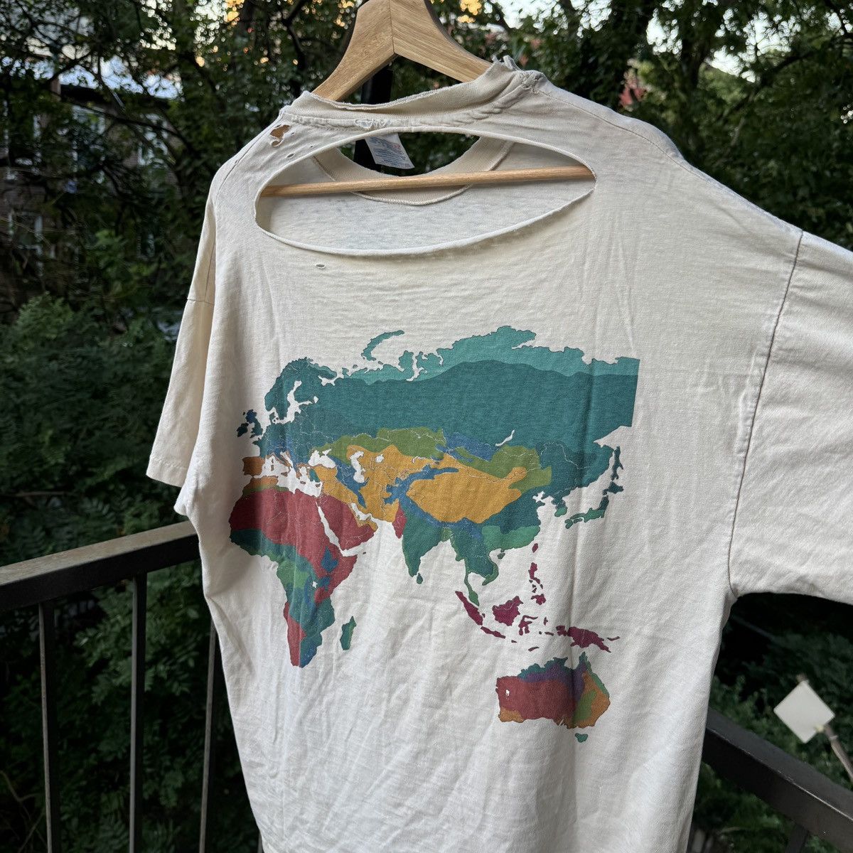 Vintage Thrashed Faded Distressed World Biomes Tee ERD Grunge Chrome Size US XL / EU 56 / 4 - 7 Thumbnail