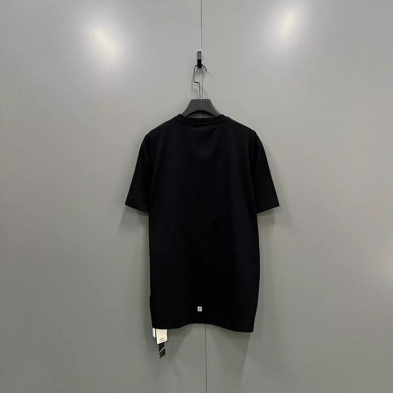 Givenchy Givenchy SizeXXXL × Disney Disney joint collaboration Size US M / EU 48-50 / 2 - 3 Thumbnail